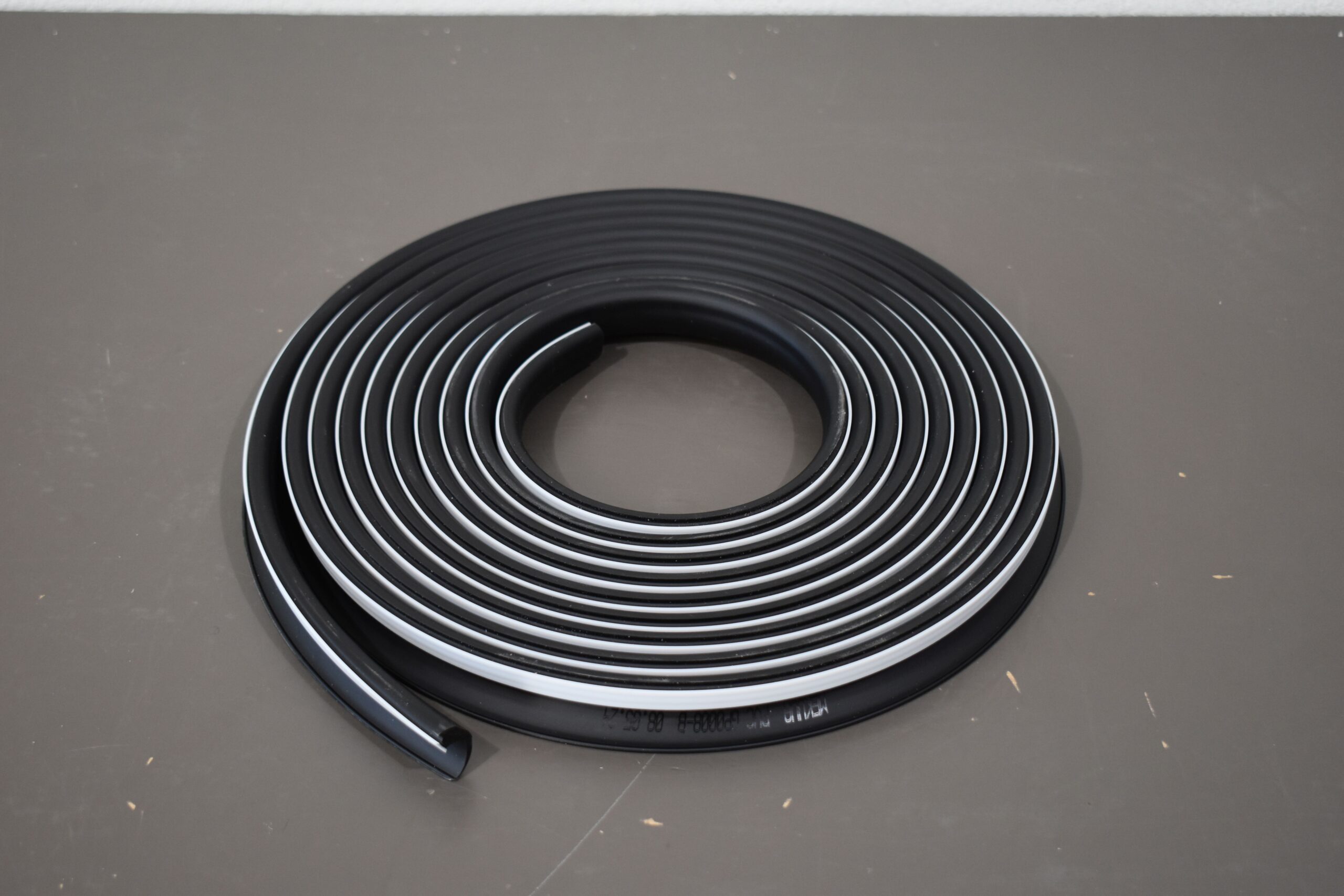 Mekuwa Poliplastic Gummiprofil für Ausstellfenster; 6m – Bild 2