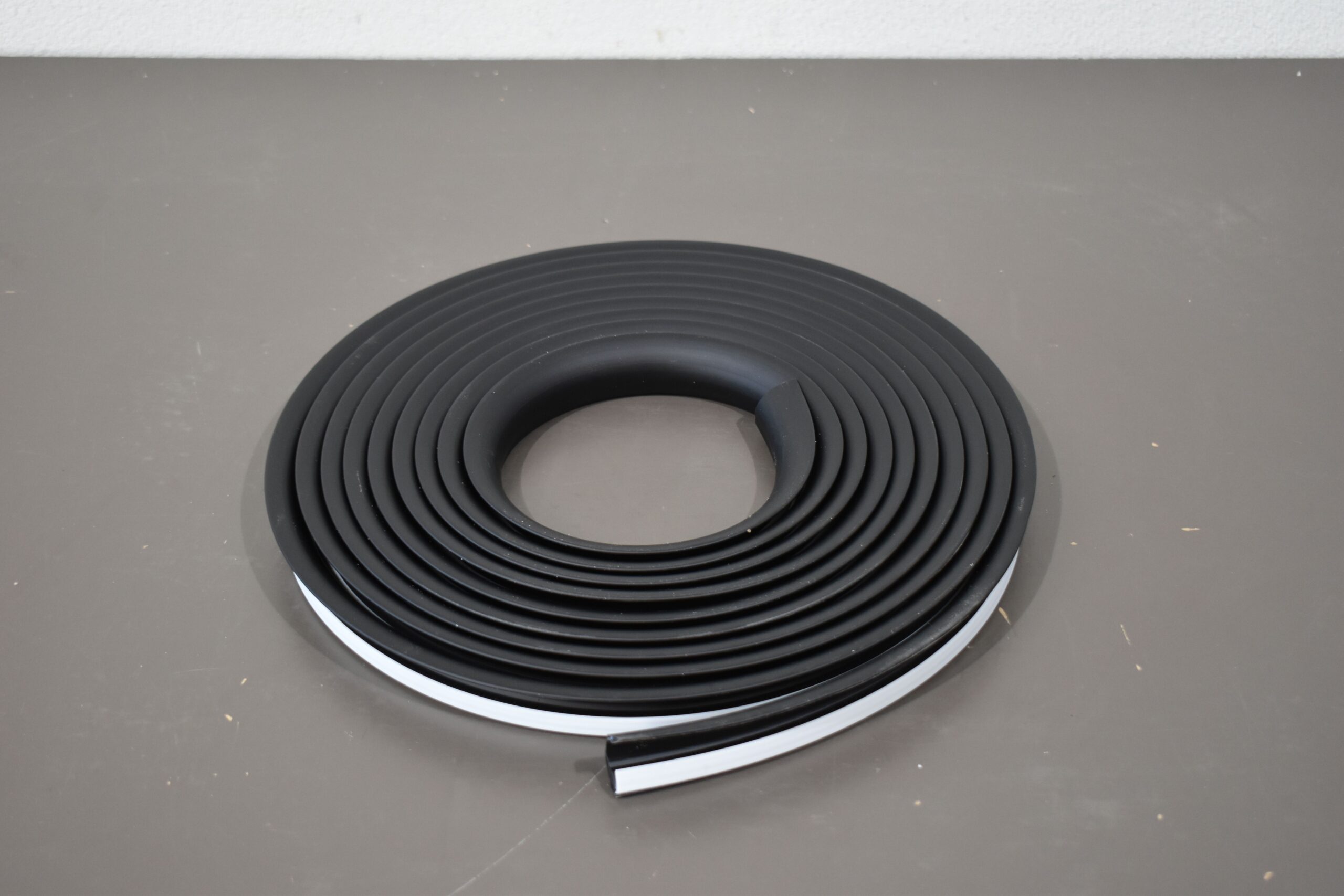 Mekuwa Poliplastic Gummiprofil für Ausstellfenster; 6m – Bild 3