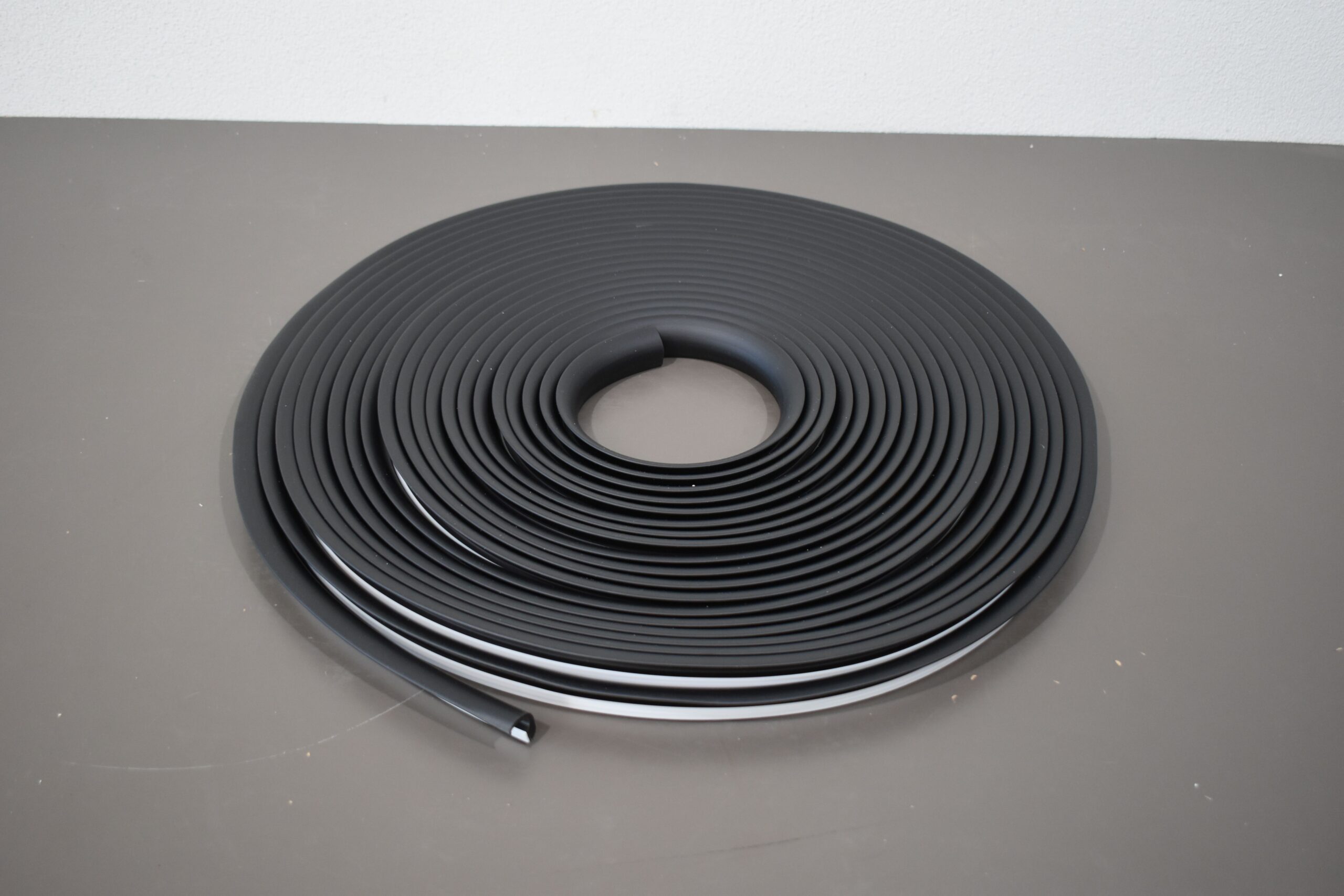 Mekuwa Poliplastic Gummiprofil für Ausstellfenster; 20m – Bild 2