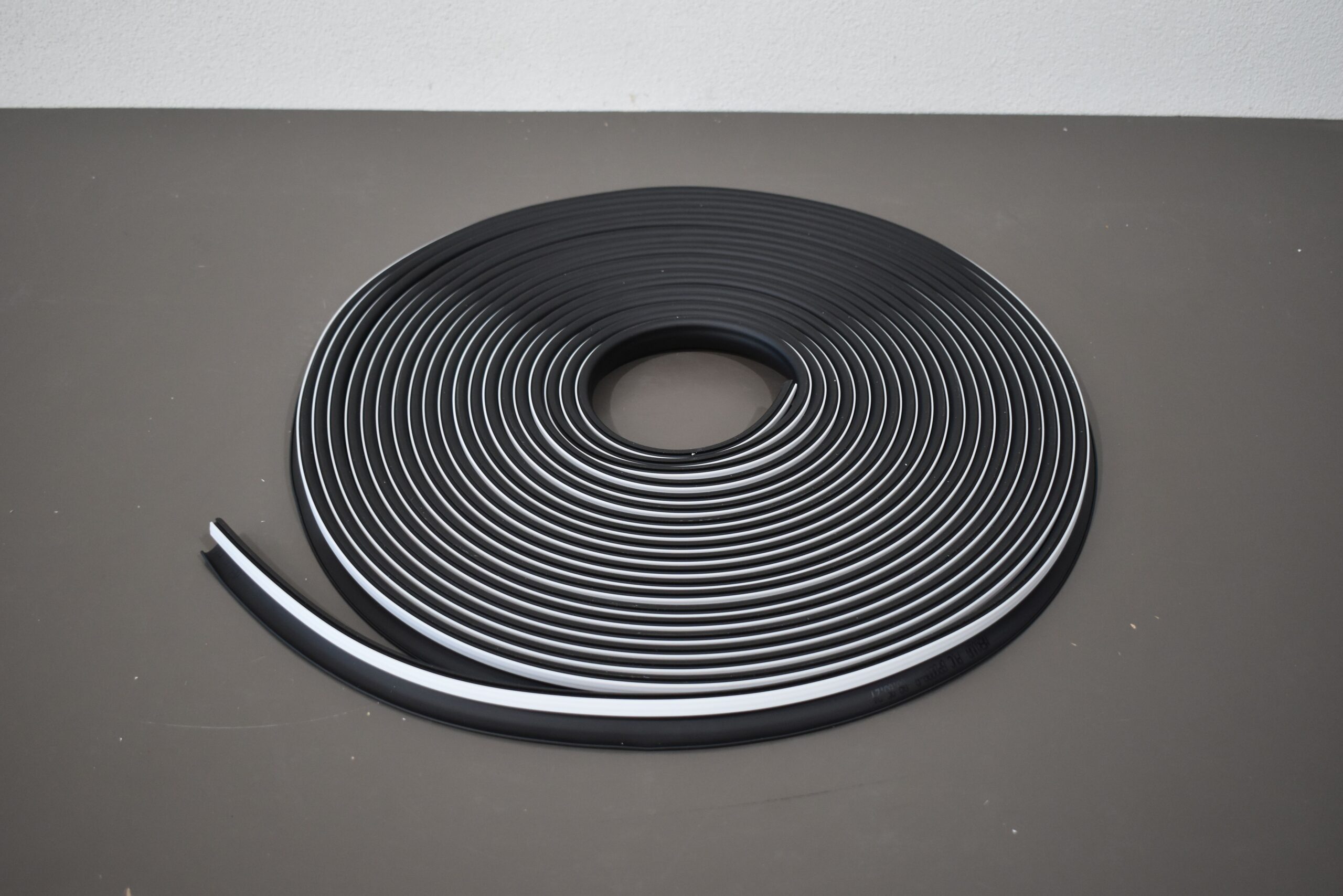 Mekuwa Poliplastic Gummiprofil für Ausstellfenster; 20m – Bild 3