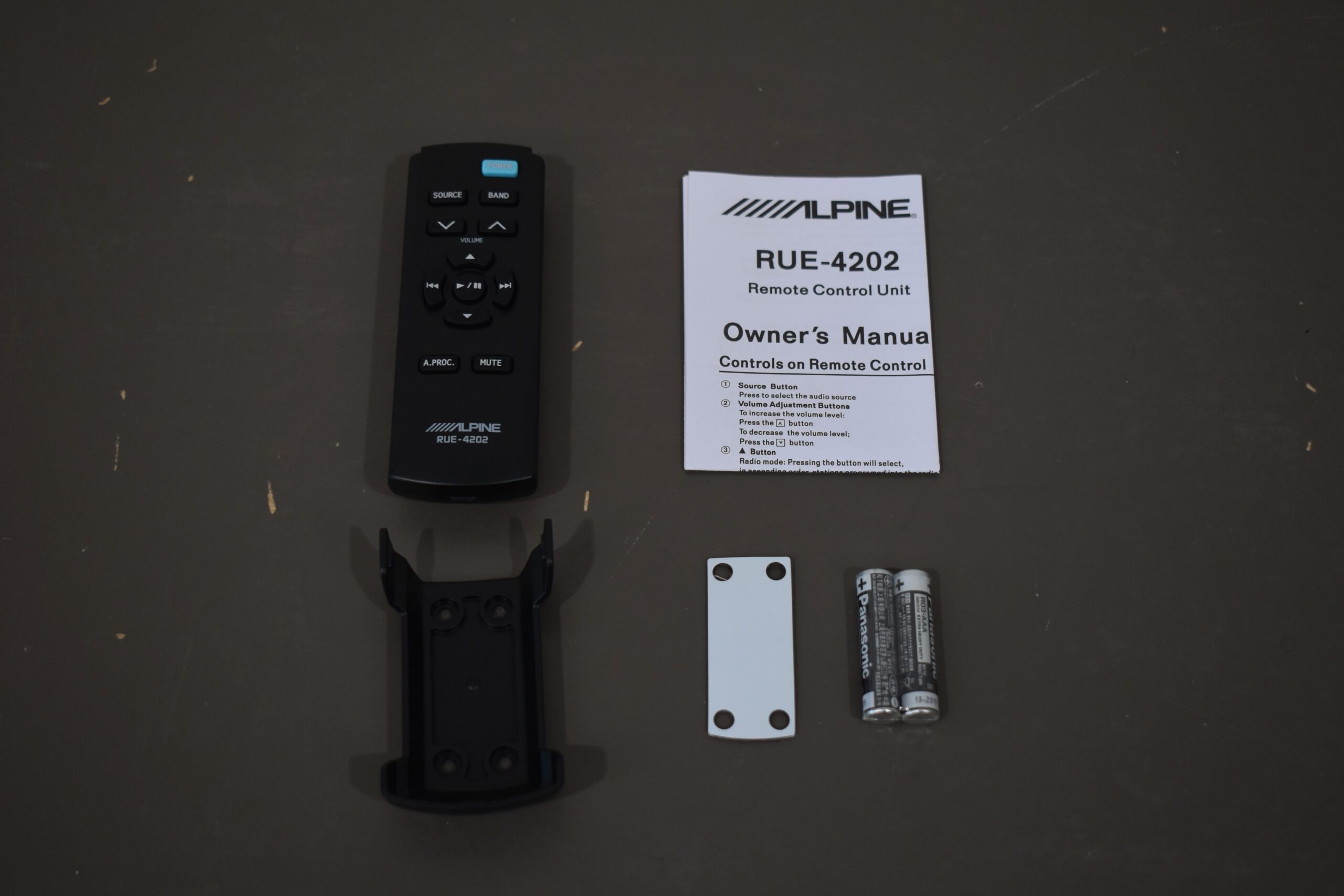 Alpine Fernbedienung RUE-4202 mit Wandhalterung – Bild 4