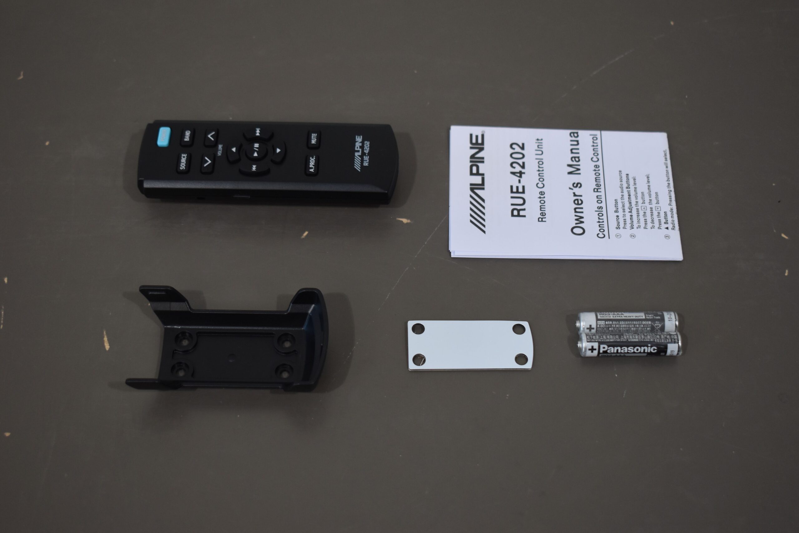 Alpine Fernbedienung RUE-4202 mit Wandhalterung – Bild 5