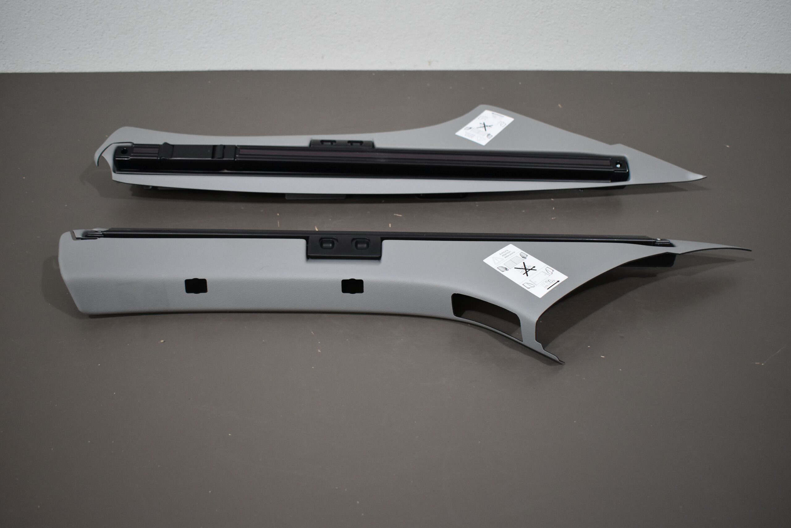 Reimo Frontscheibenrollo VW T5 2010; grau – Bild 4