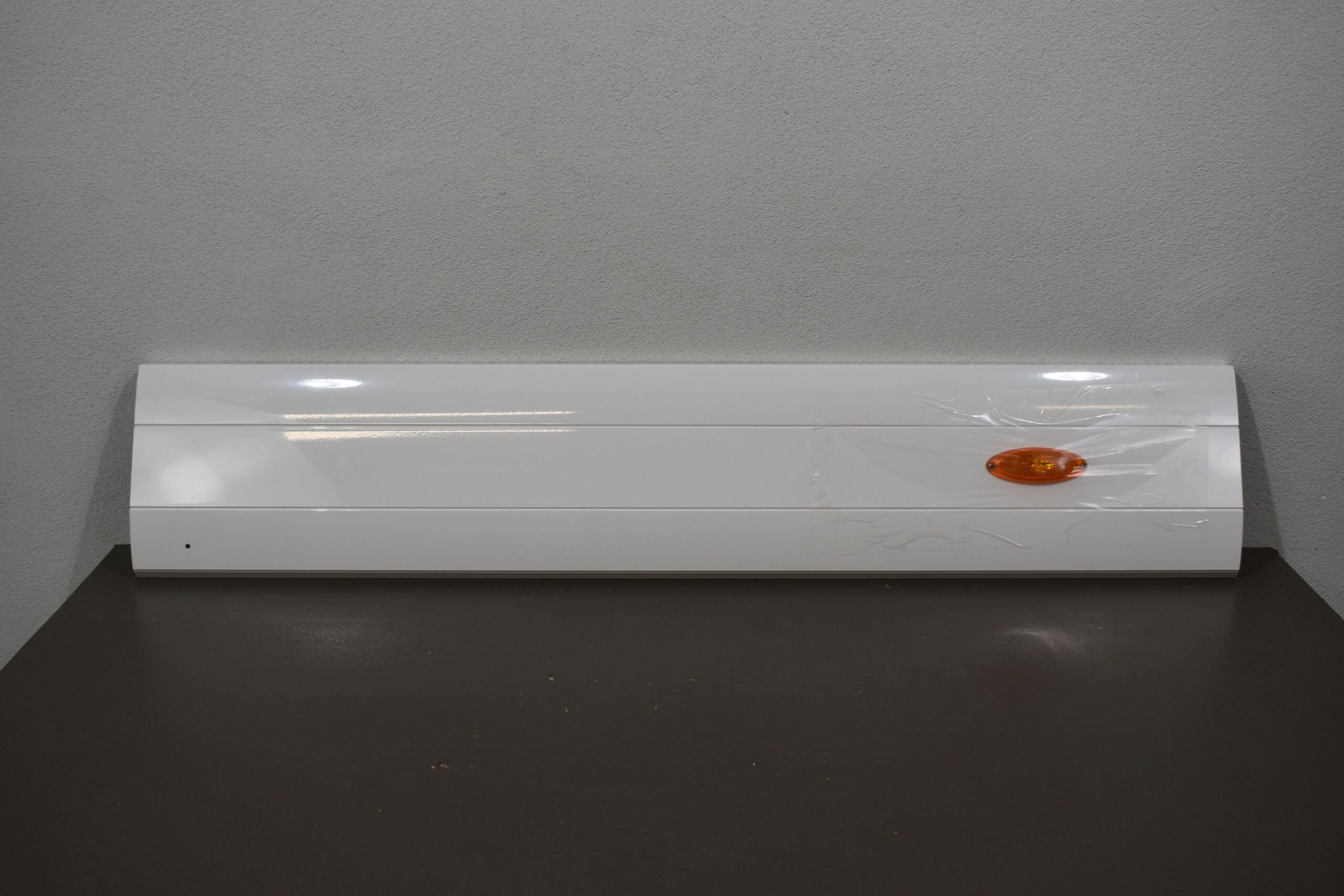 Wohnmobil Schürze mit Positionsleuchte; weiß; 270x1350mm – Bild 2