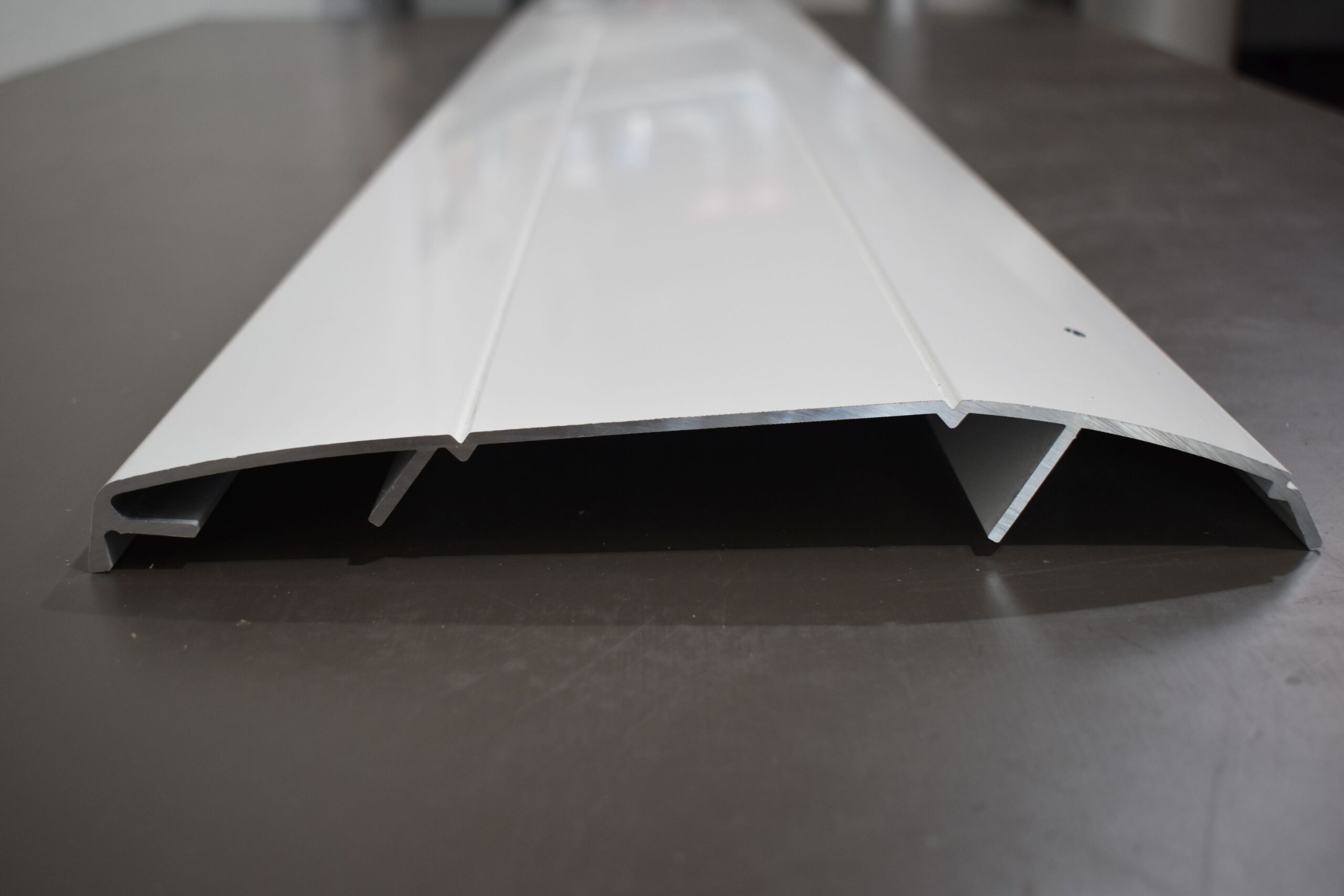 Wohnmobil Schürze mit Positionsleuchte; weiß; 270x1350mm – Bild 11