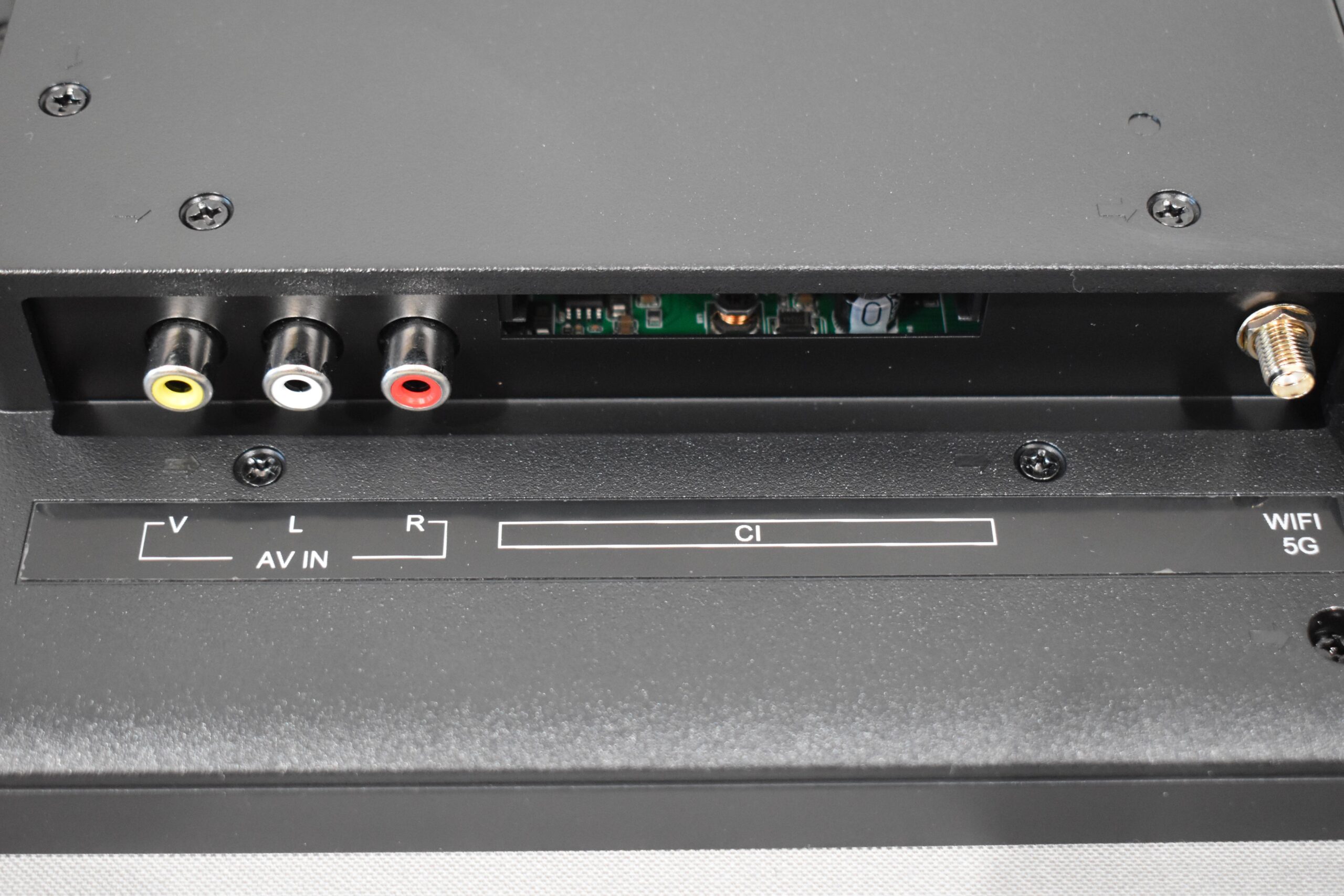 Alphatronics SLA-Linie+ Smart TV 22" – Bild 7