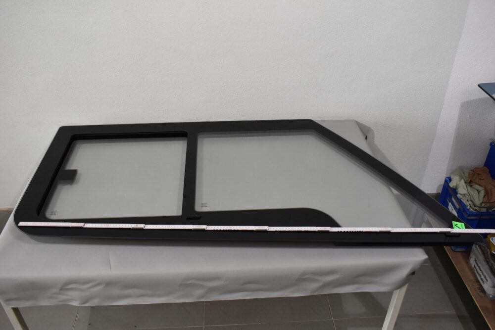 Eura Mobil Fahrerhausfenster Mekuwa Glasflächenschiebfenster rechts – Bild 11