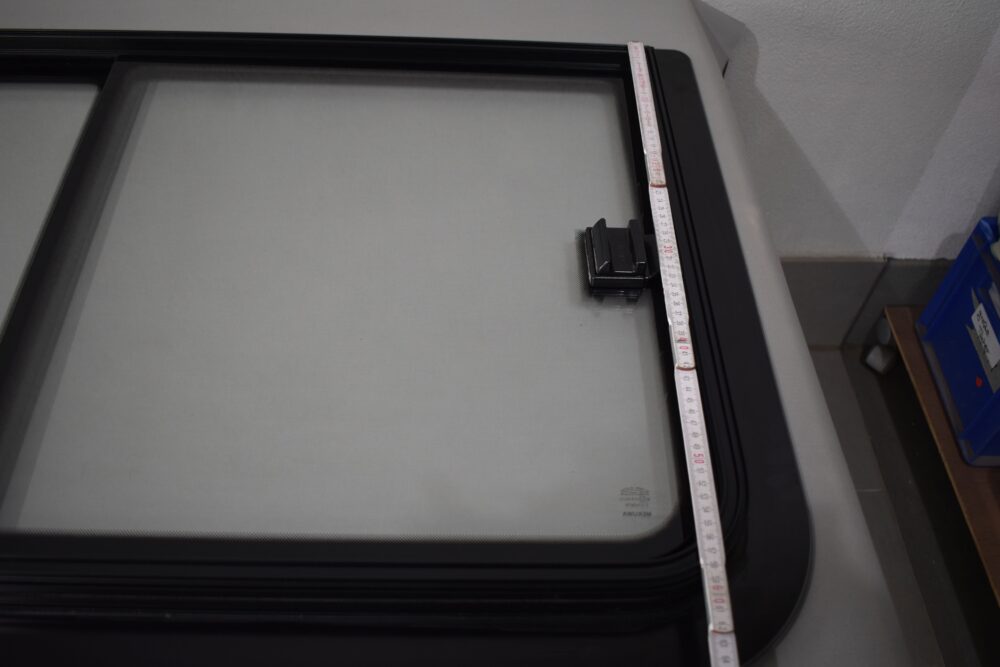Eura Mobil Fahrerhausfenster Mekuwa Glasflächenschiebfenster rechts – Bild 17