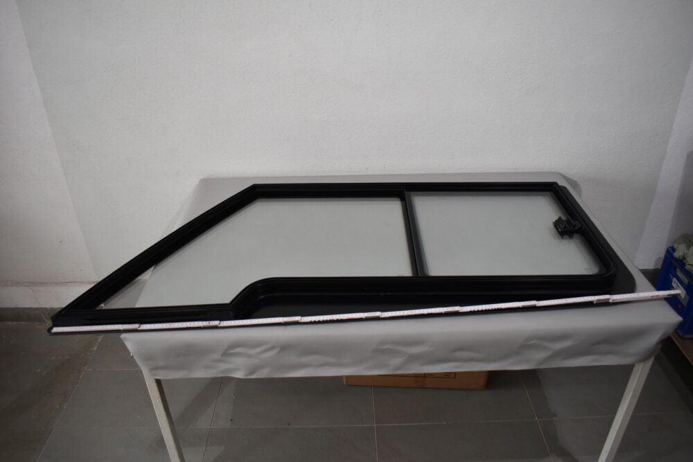 Eura Mobil Fahrerhausfenster Mekuwa Glasflächenschiebfenster rechts – Bild 19