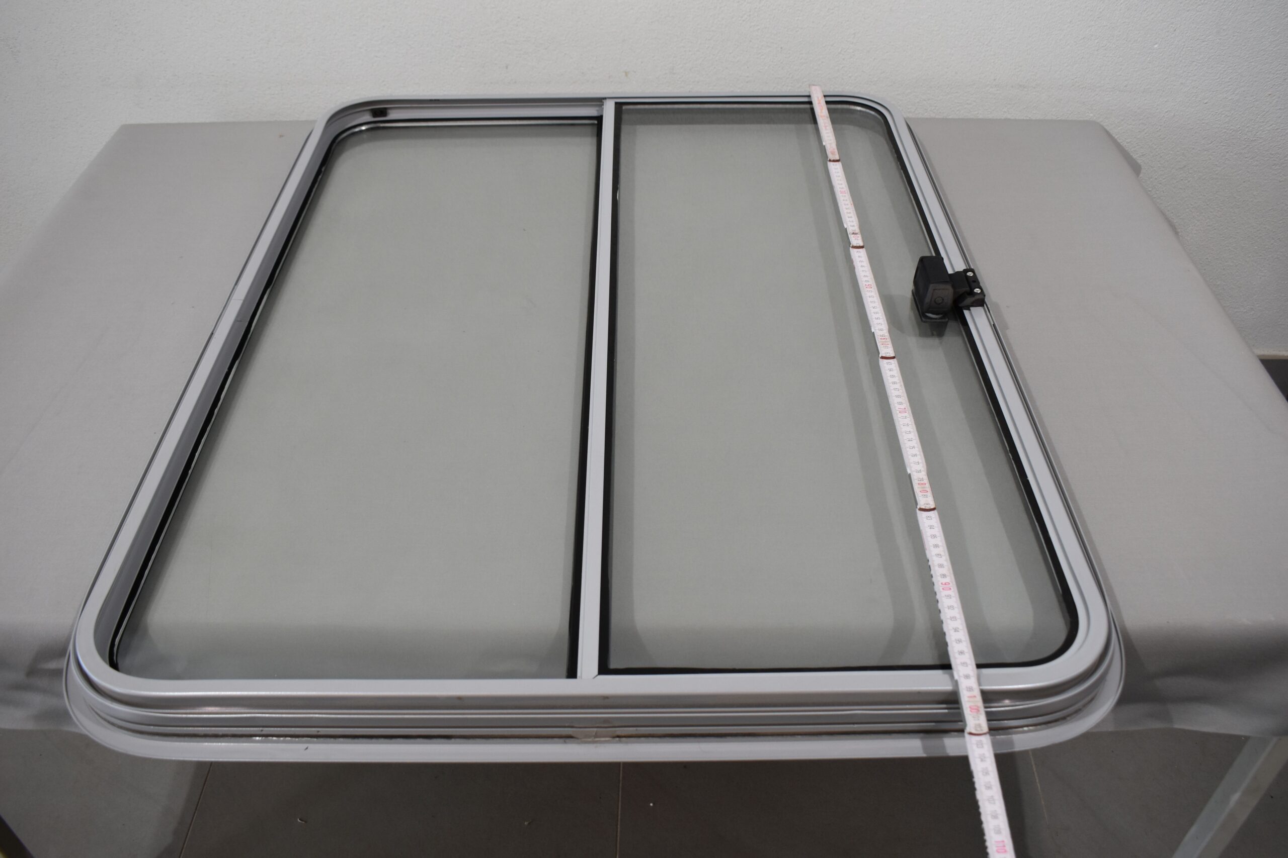 Niesmann und Bischoff Mekuwa Schiebefenster Beifahrerseite 1030x830mm – Bild 10