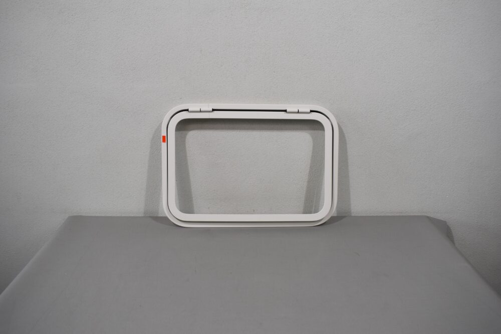 Eura Mobil Klappenrahmen weiß; 620x420mm