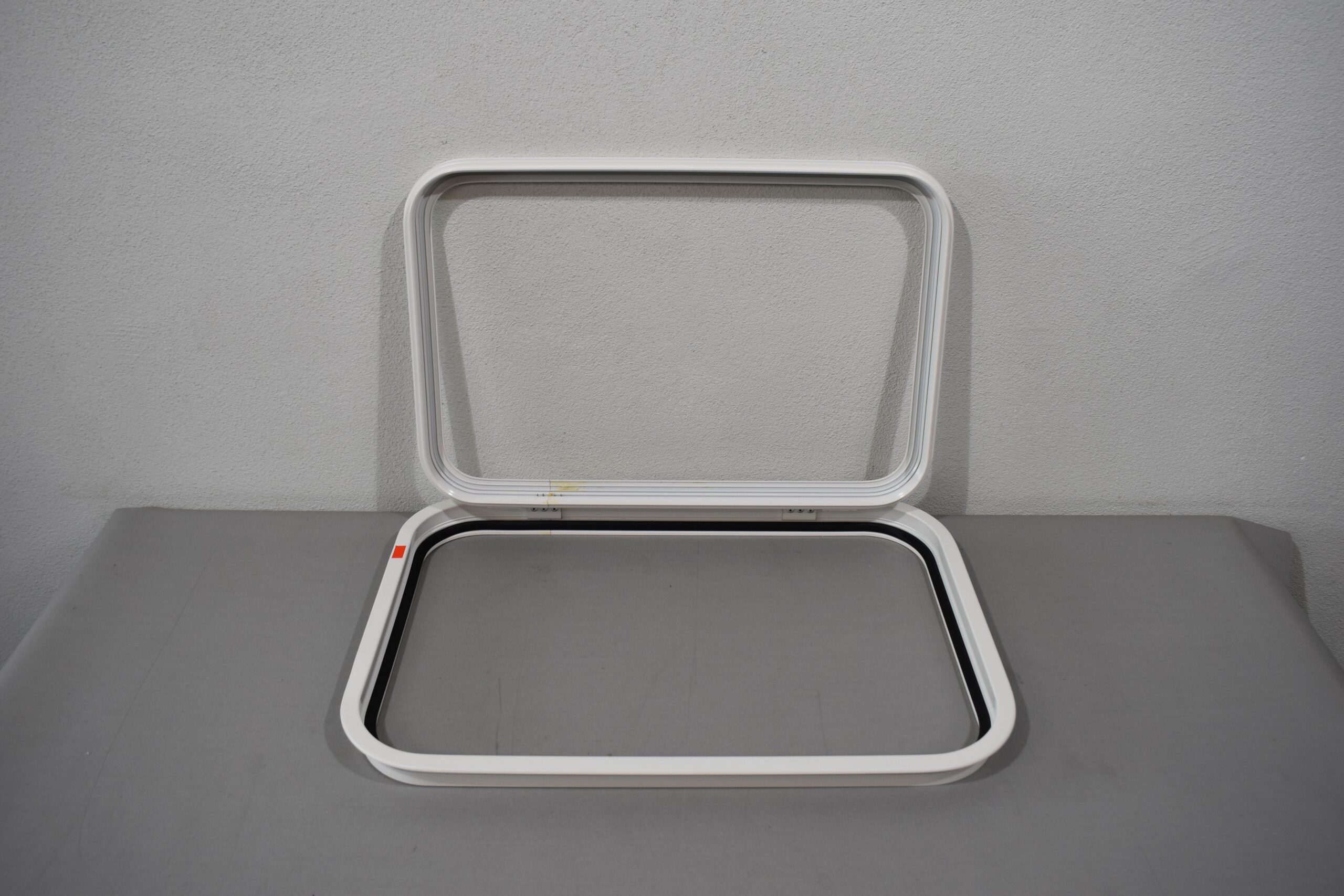 Eura Mobil Klappenrahmen weiß; 620x420mm – Bild 4