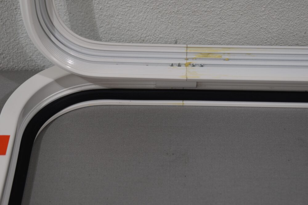 Eura Mobil Klappenrahmen weiß; 620x420mm – Bild 5
