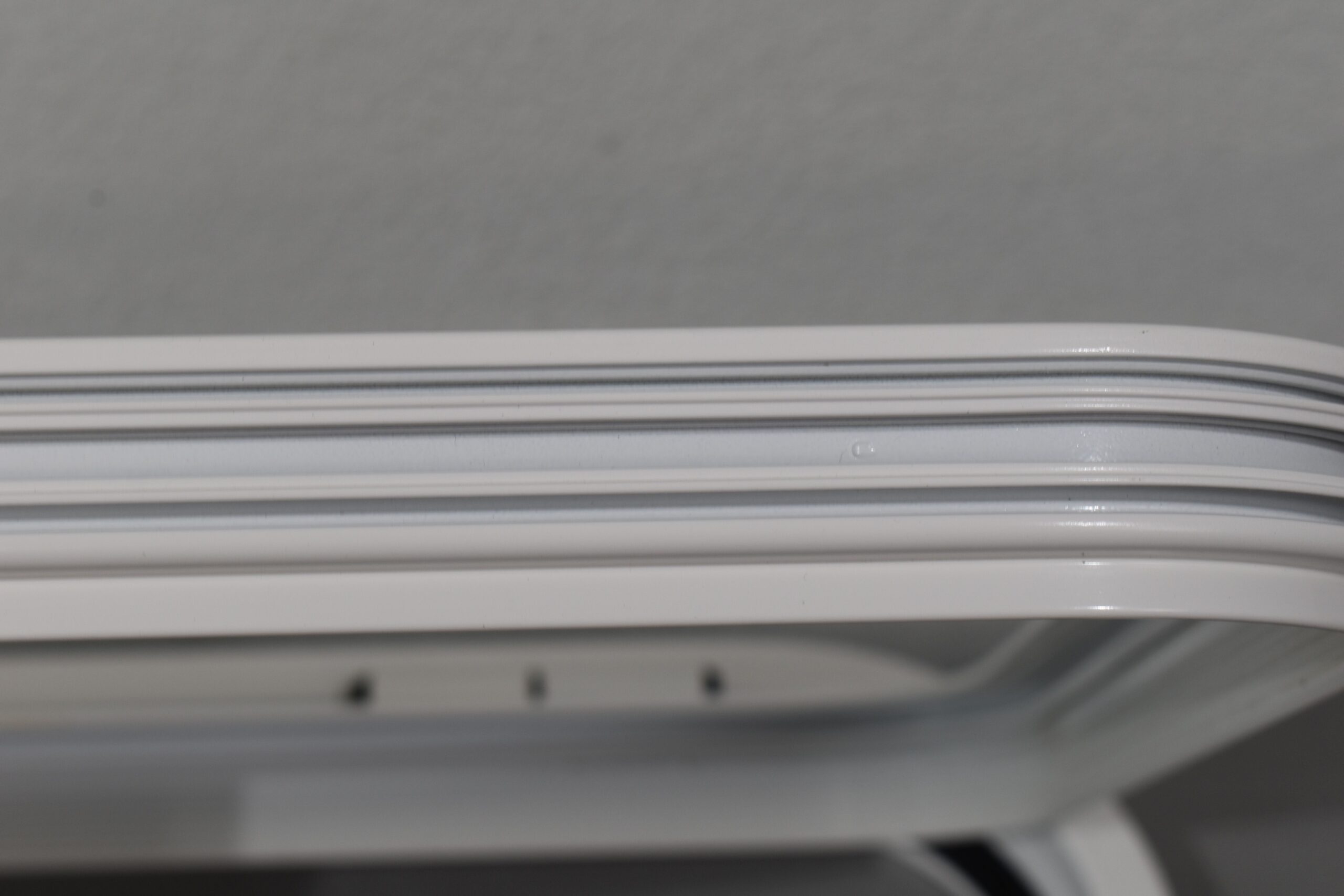 Eura Mobil Klappenrahmen weiß; 620x420mm – Bild 6