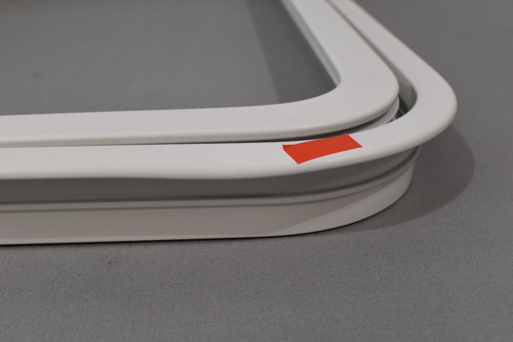Eura Mobil Klappenrahmen weiß; 620x420mm – Bild 11