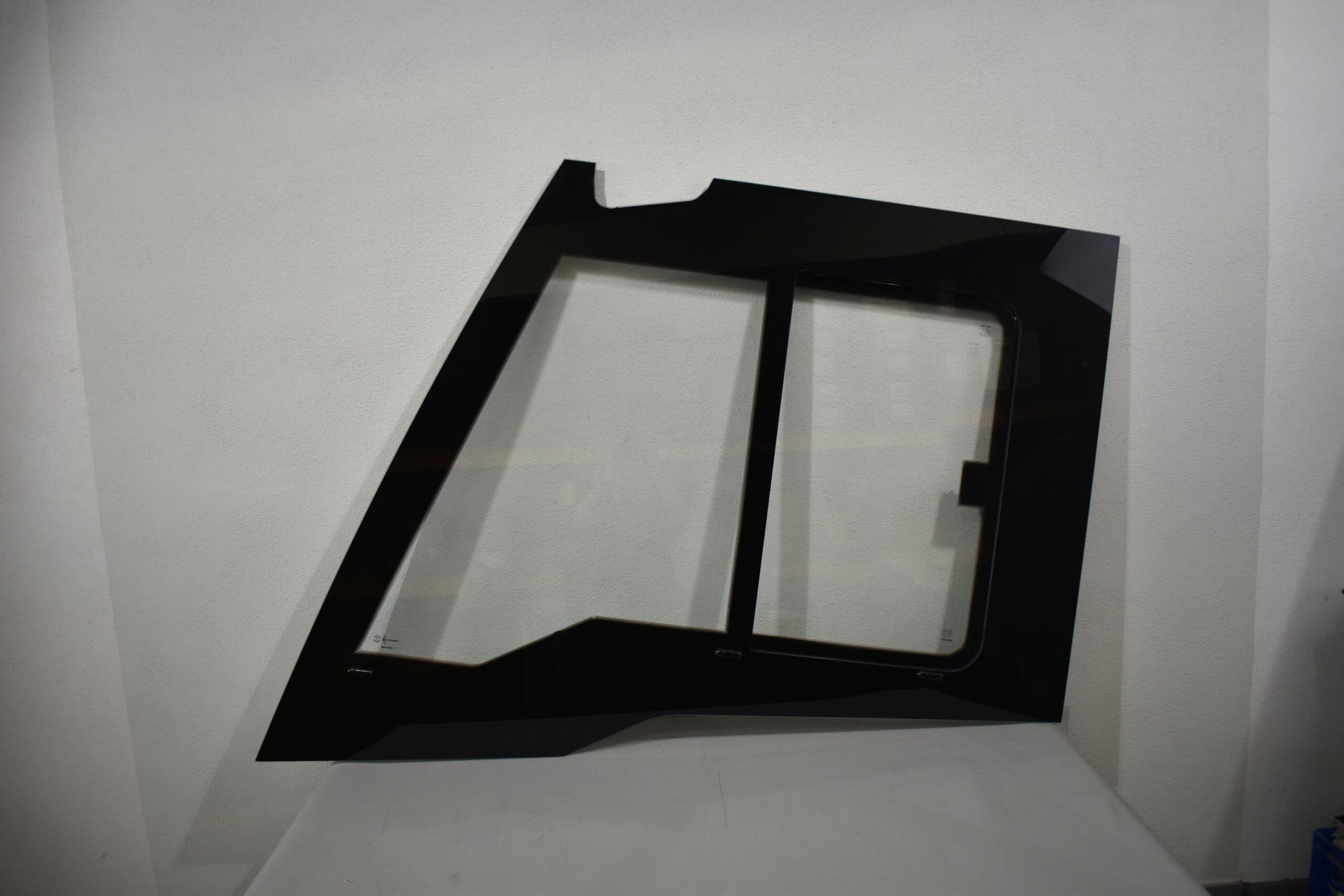 Niesmann und Bischoff Fahrerhausfenster links