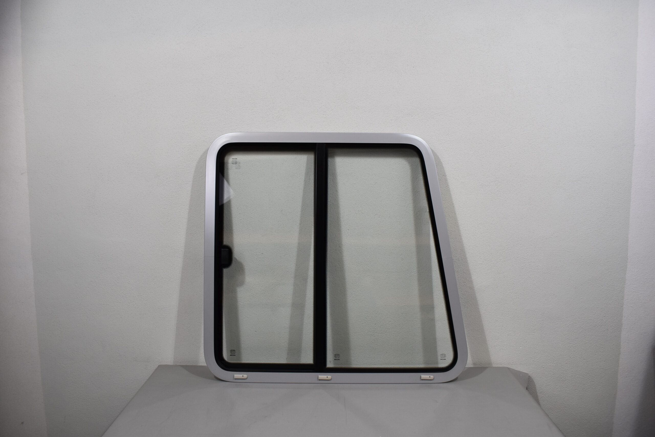 Mekuwa Schiebefenster Beifahrerseite H= 935 x B oben= 860 x B unten= 990mm