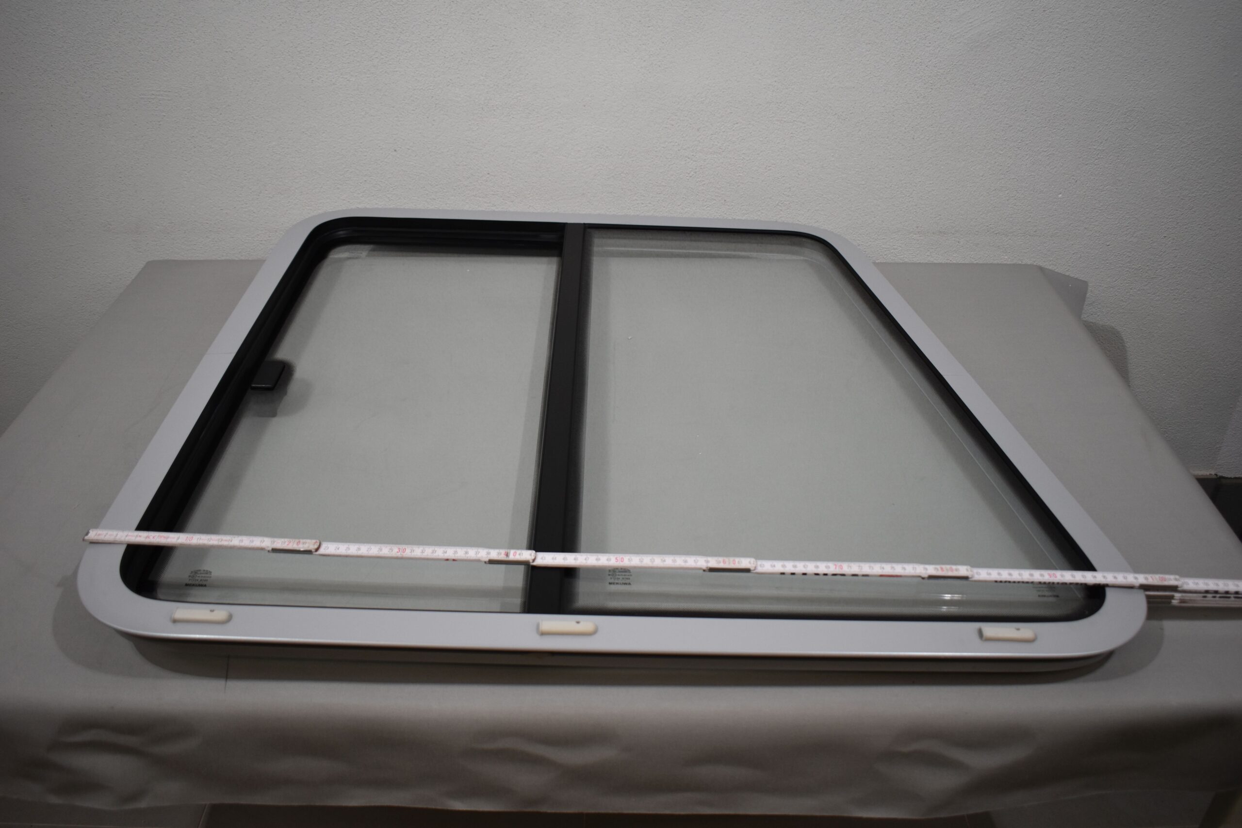 Mekuwa Schiebefenster Beifahrerseite H= 935 x B oben= 860 x B unten= 990mm – Bild 11