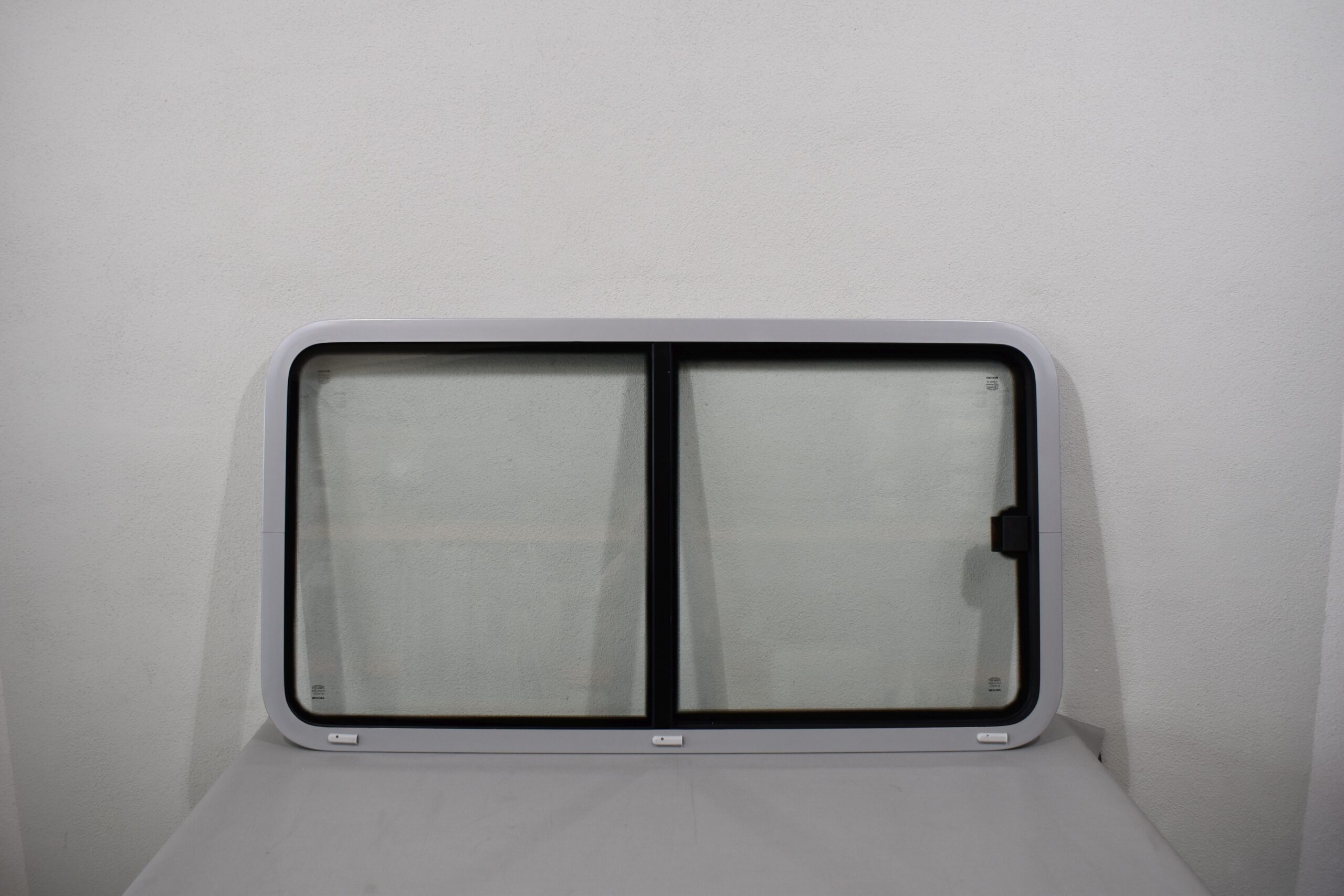 Mekuwa Schiebefenster Fahrerseite 715x1330mm 43R-001410