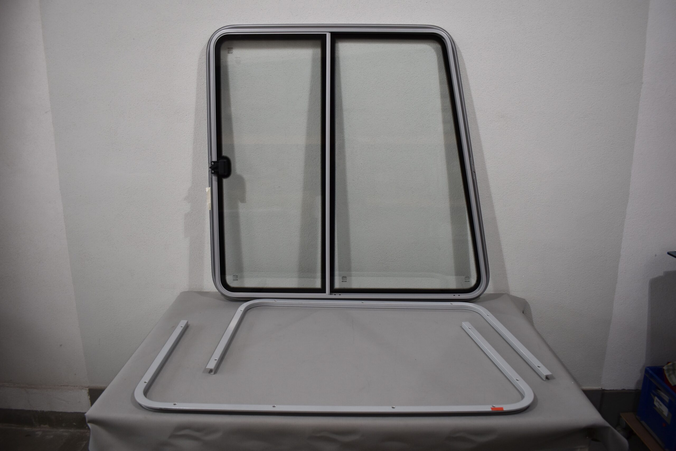 Mekuwa Schiebefenster Fahrerseite 43R-001410 1105x1140mm – Bild 10