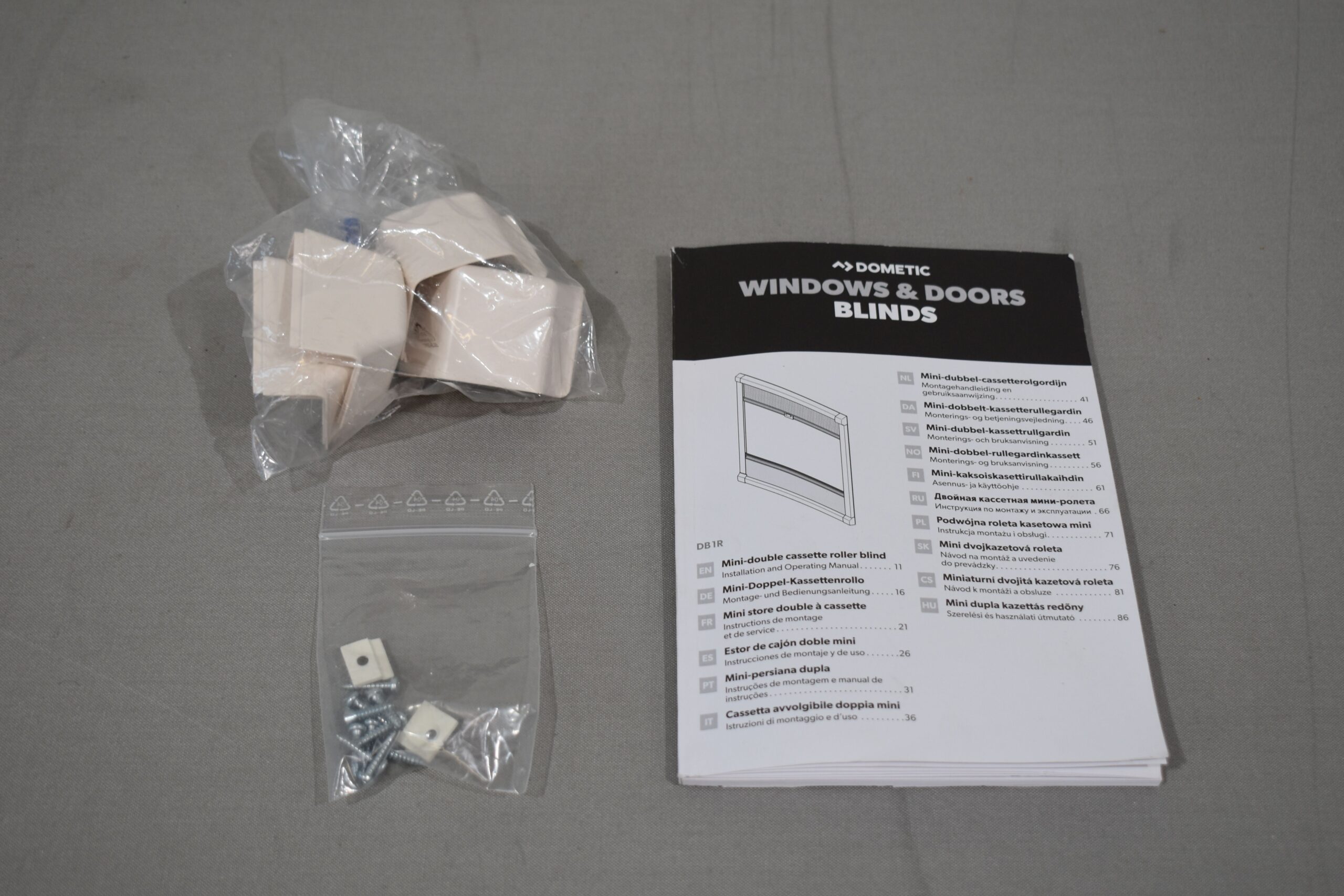 Dometic Mini-Doppel-Kassettenrollo DB1R 1580x630mm – Bild 6