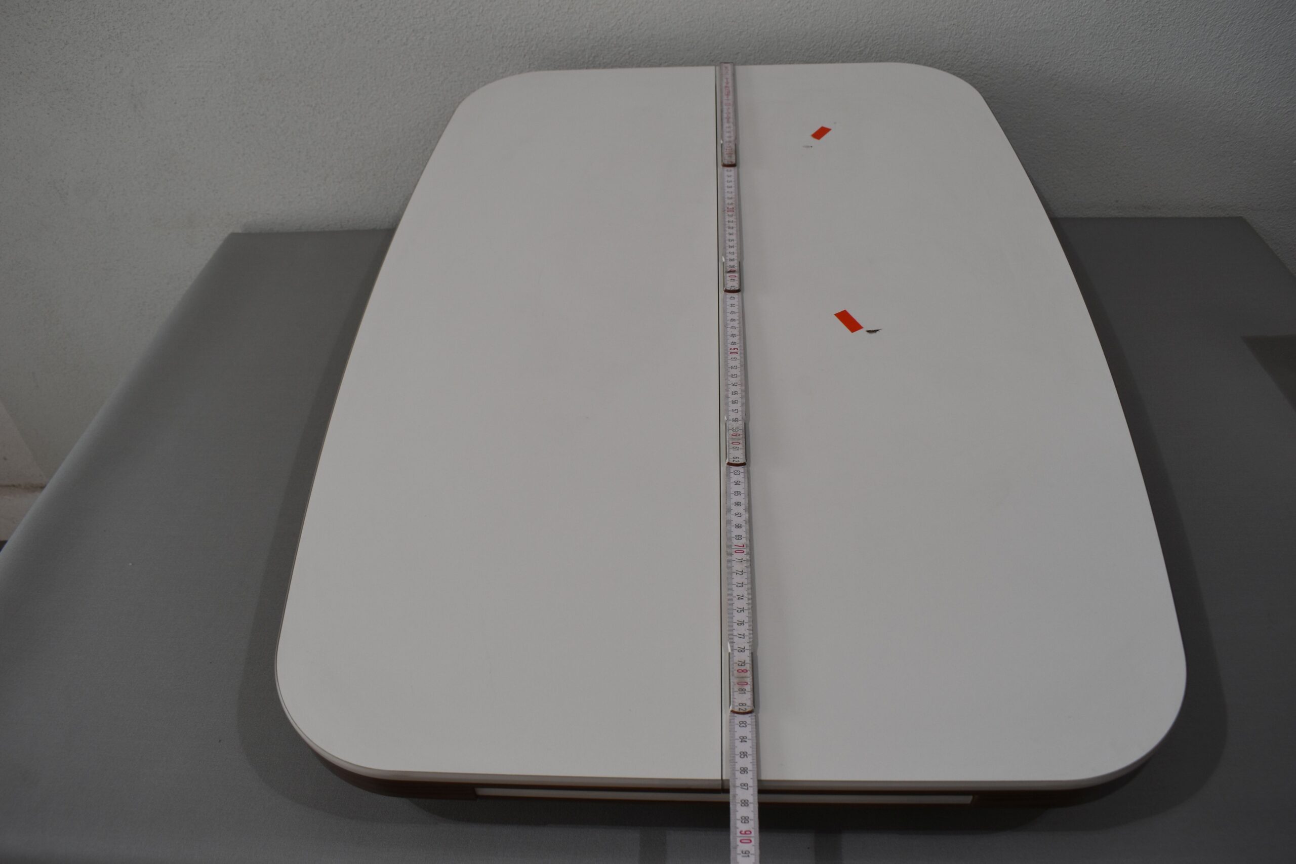 Tischplatte ausziehbar weiß/dunkel braun; 45x868x640mm für Wohnmobil – Bild 4