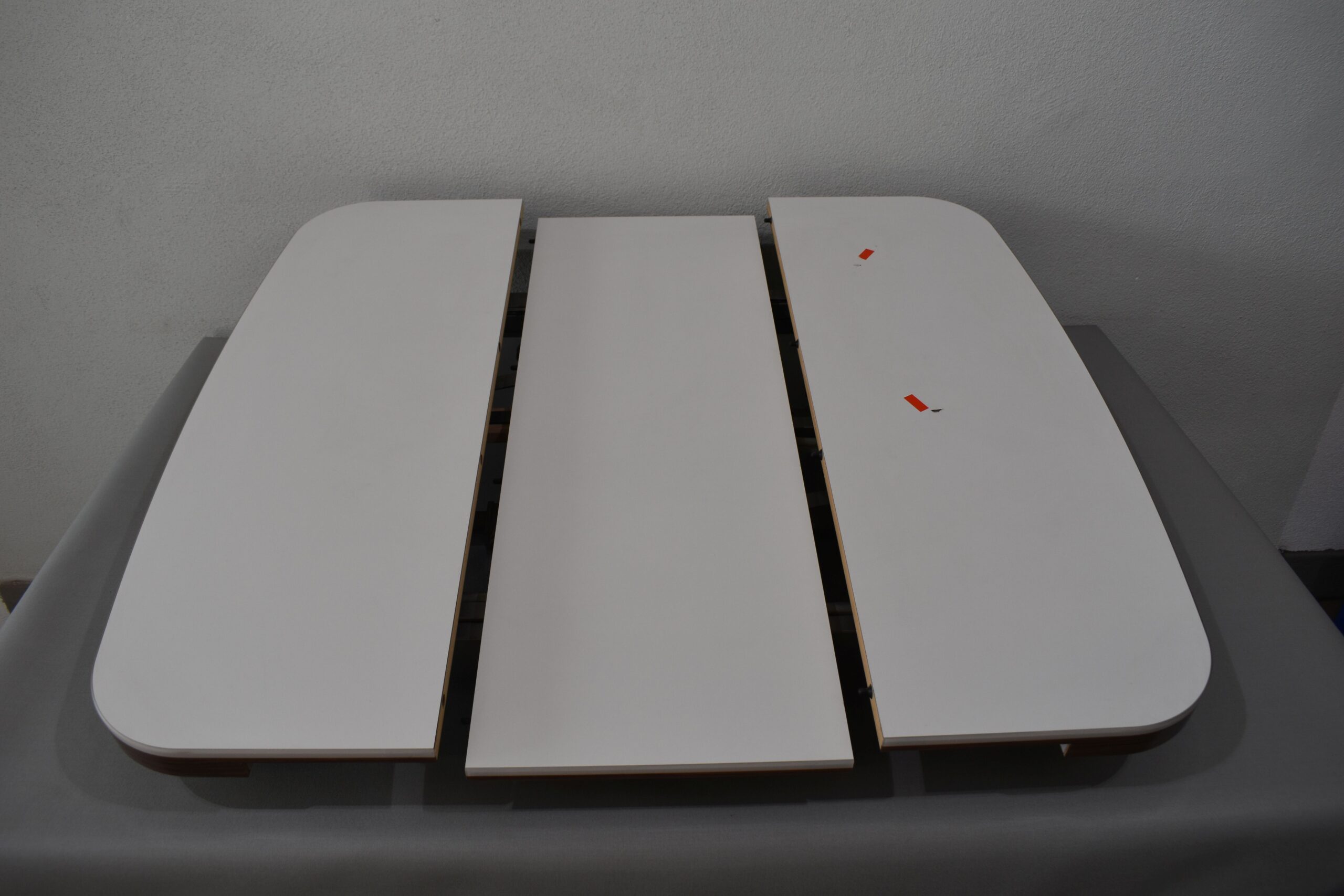 Tischplatte ausziehbar weiß/dunkel braun; 45x868x640mm für Wohnmobil – Bild 8