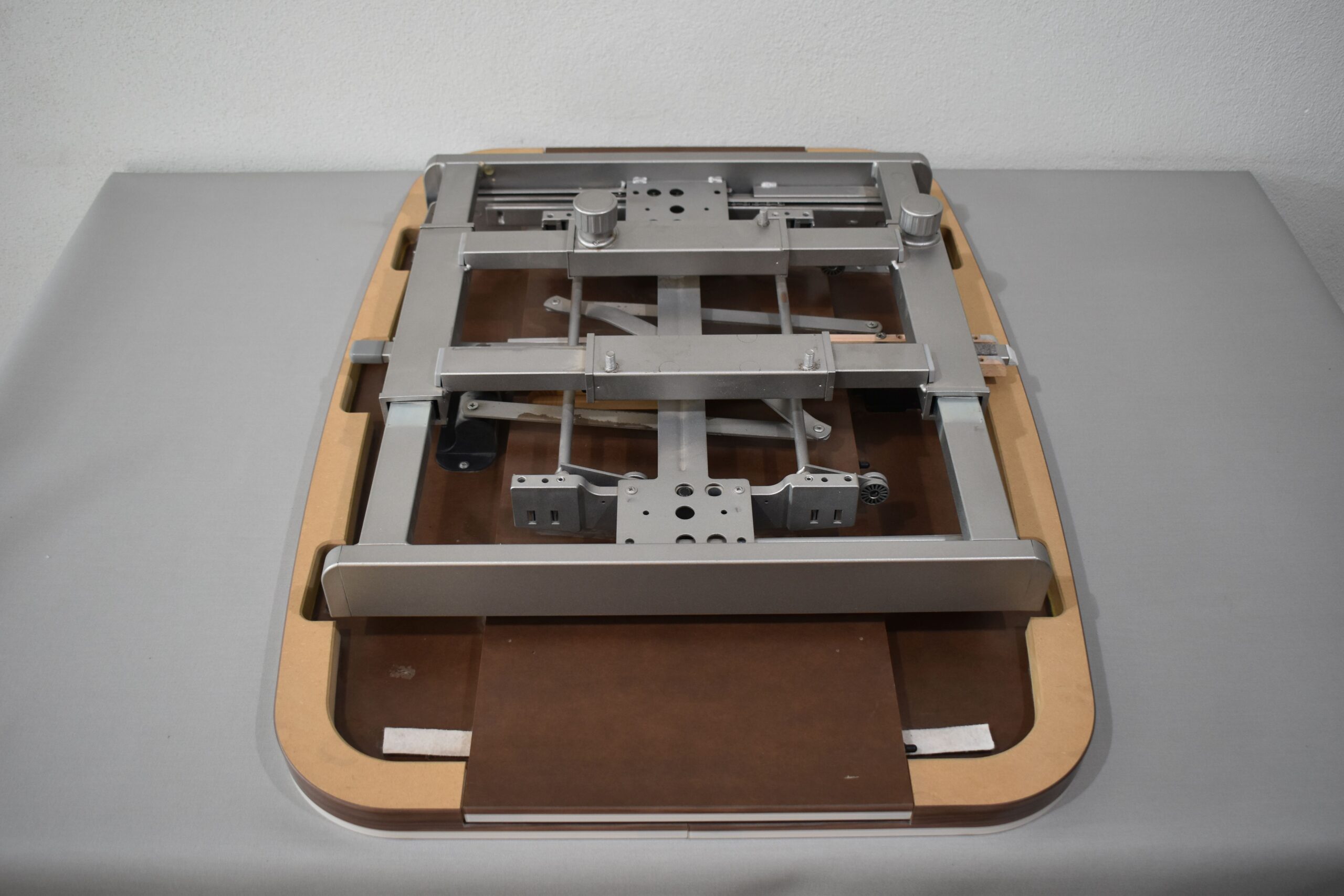 Tischplatte ausziehbar weiß/dunkel braun; 45x868x640mm für Wohnmobil – Bild 14