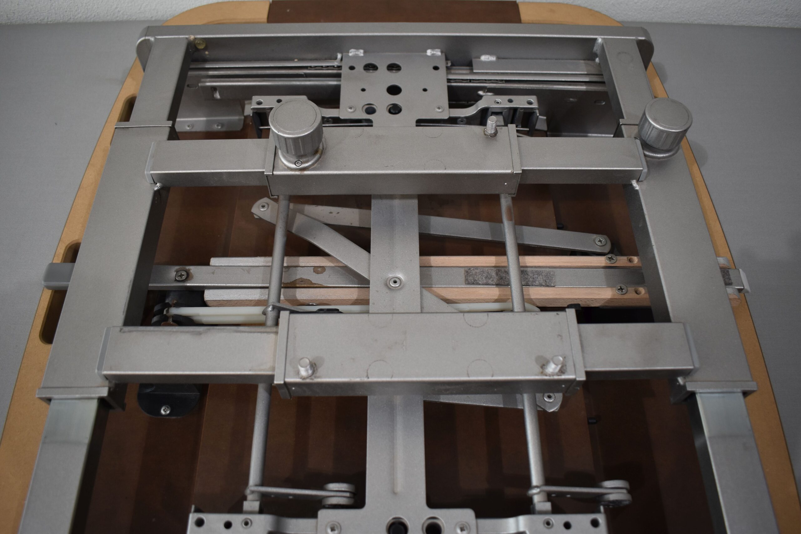 Tischplatte ausziehbar weiß/dunkel braun; 45x868x640mm für Wohnmobil – Bild 16