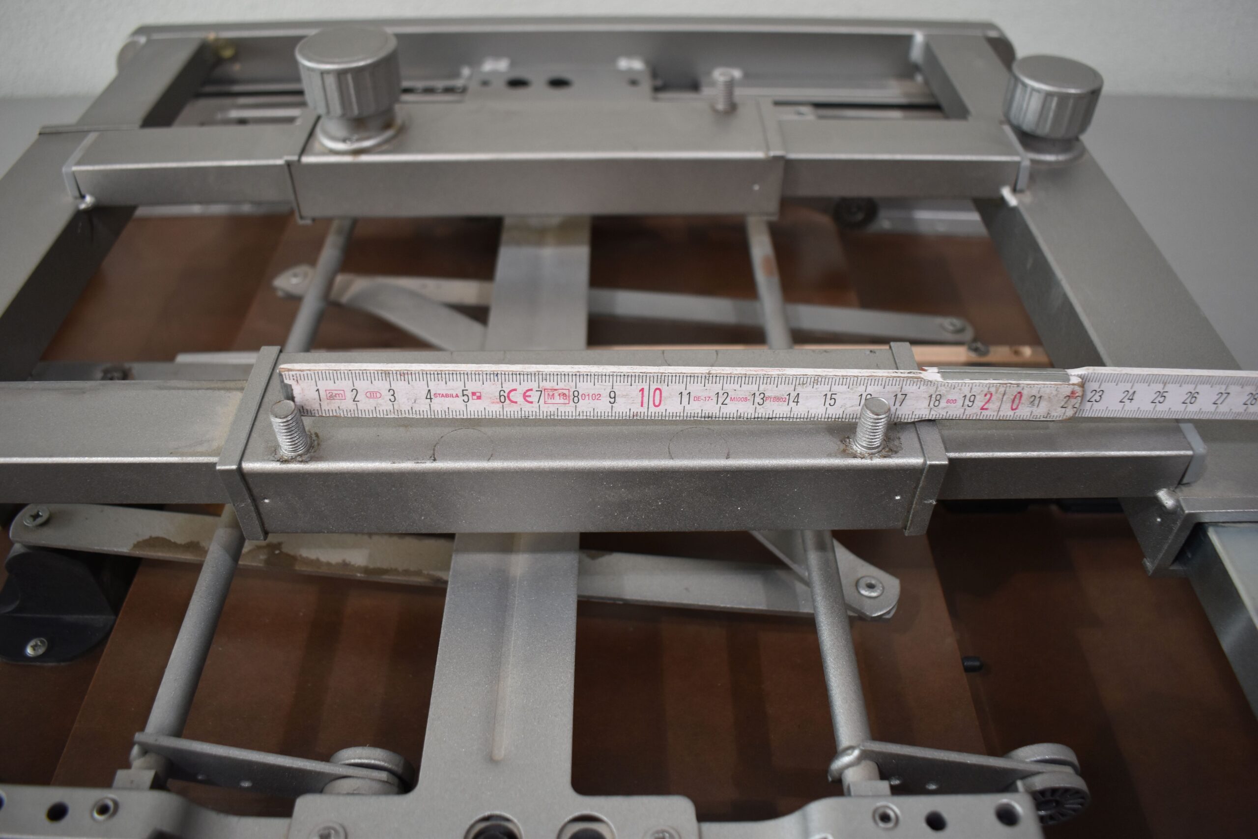 Tischplatte ausziehbar weiß/dunkel braun; 45x868x640mm für Wohnmobil – Bild 17