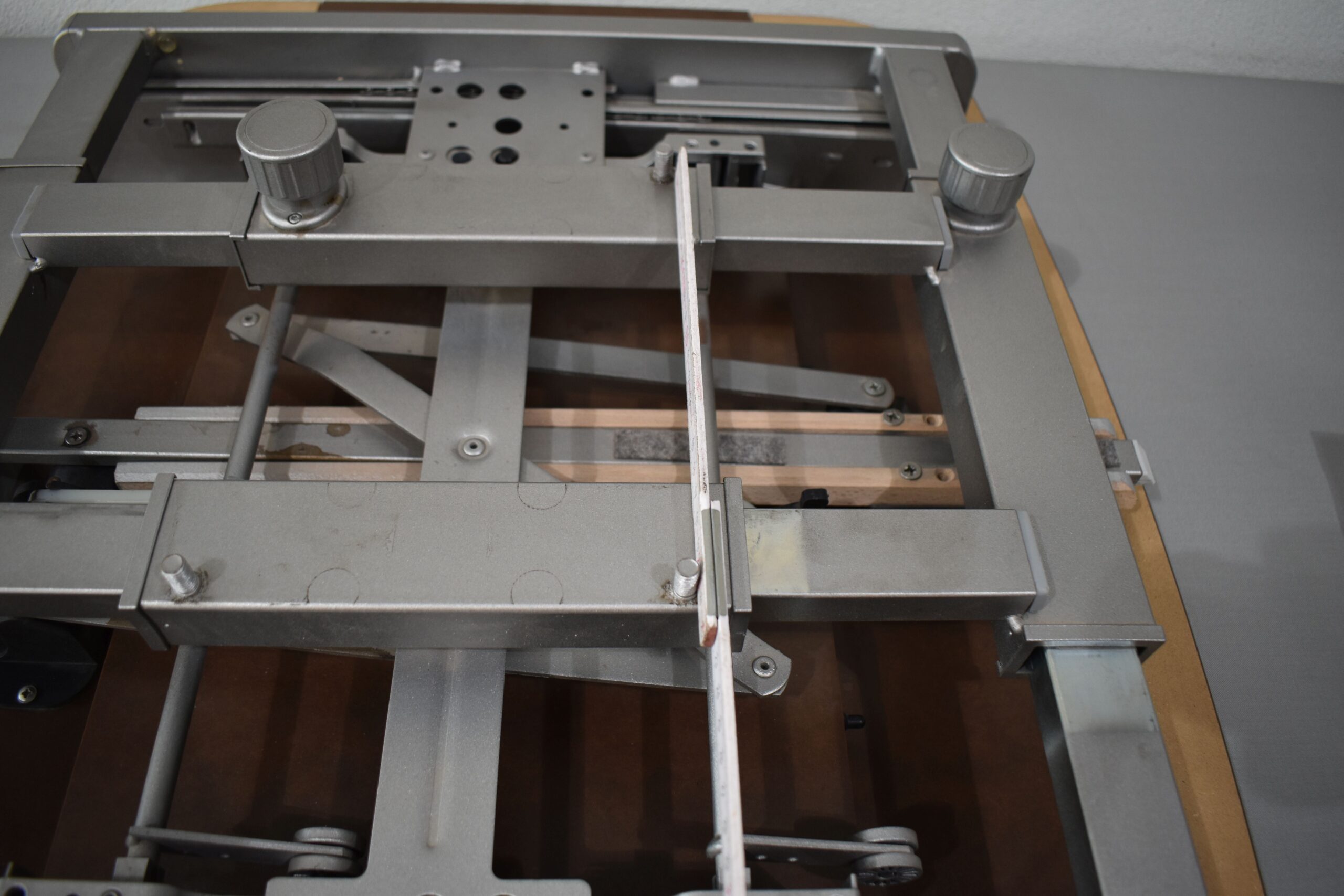 Tischplatte ausziehbar weiß/dunkel braun; 45x868x640mm für Wohnmobil – Bild 19