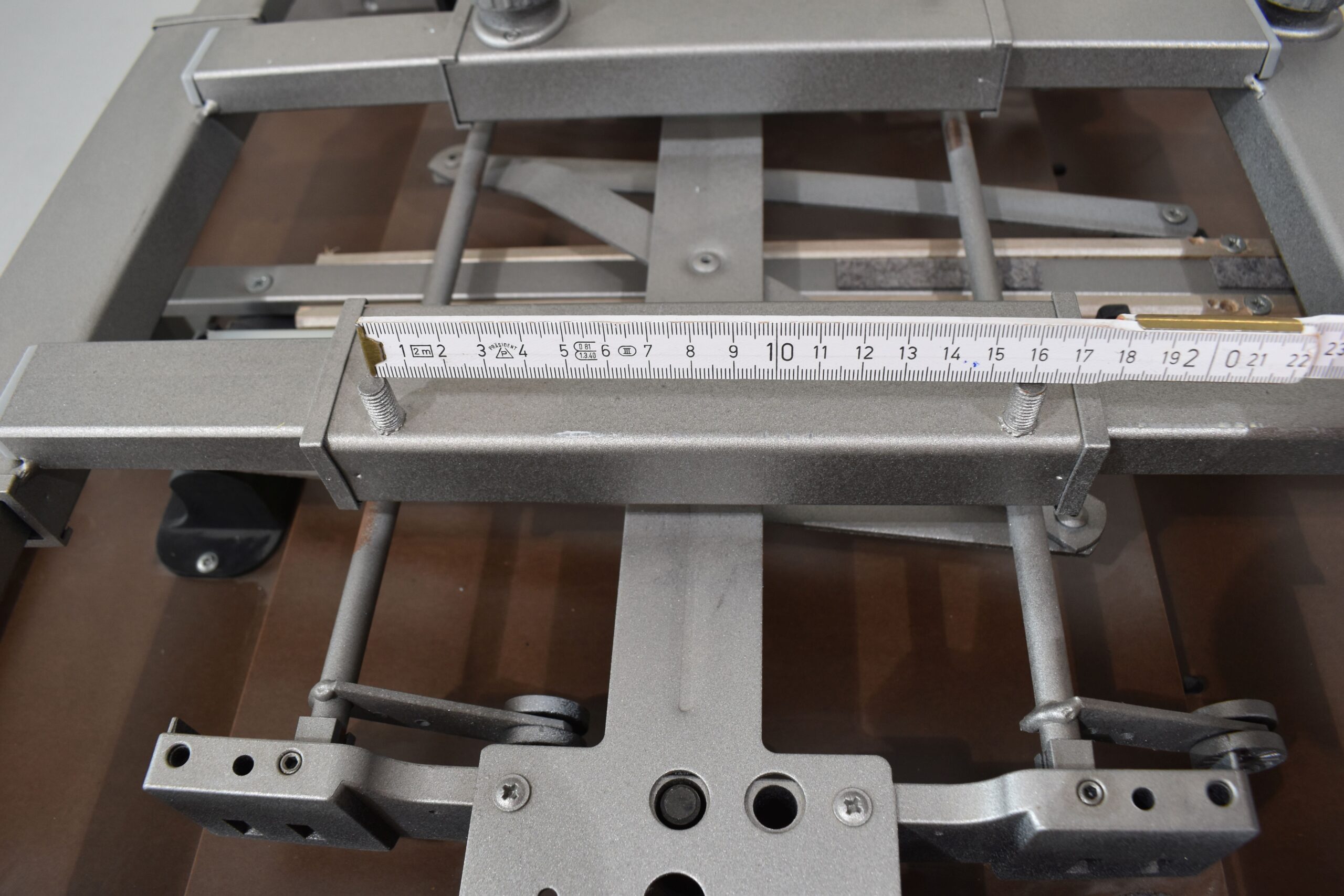 Tischplatte ausziehbar weiß/dunkel braun; 39x870x640mm – Bild 15