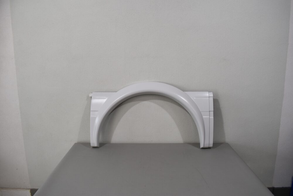 Niesmann und Bischoff Clou Radlaufblende vorne links; Fiat210; MJ05