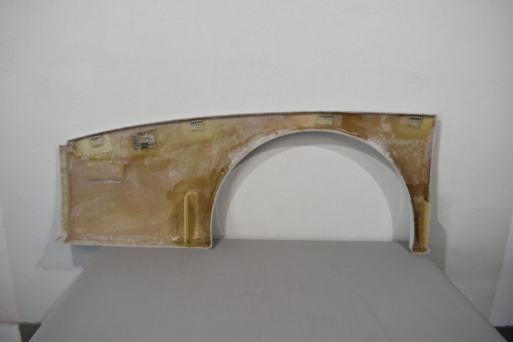 Niesmann und Bischoff Radlaufblende vorne rechts 1625x601x59 – Bild 9
