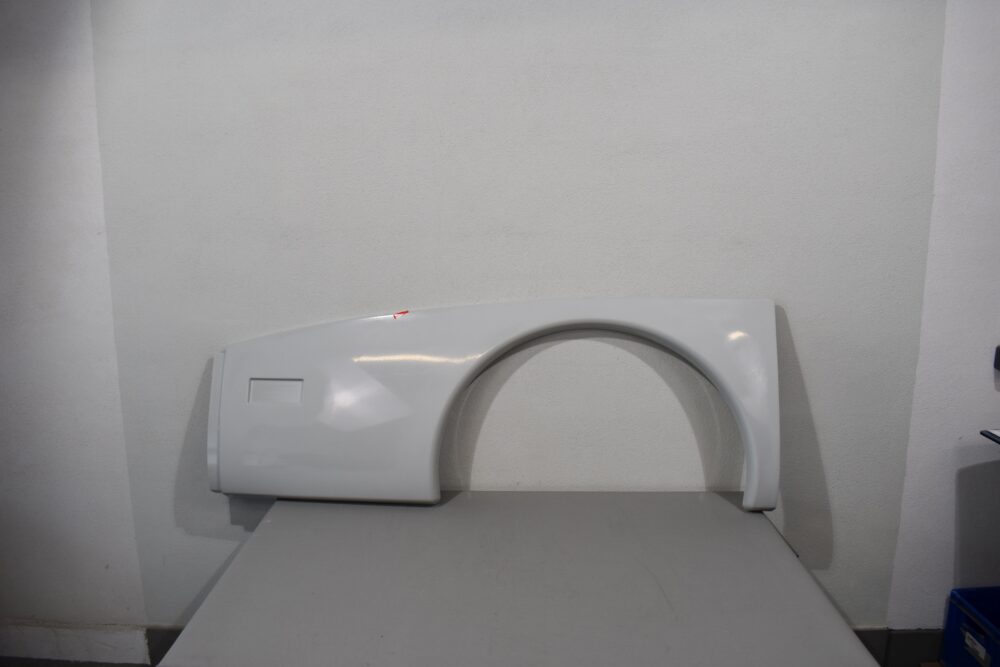 Niesmann und Bischoff Radlaufblende vorne links 1625x601x59
