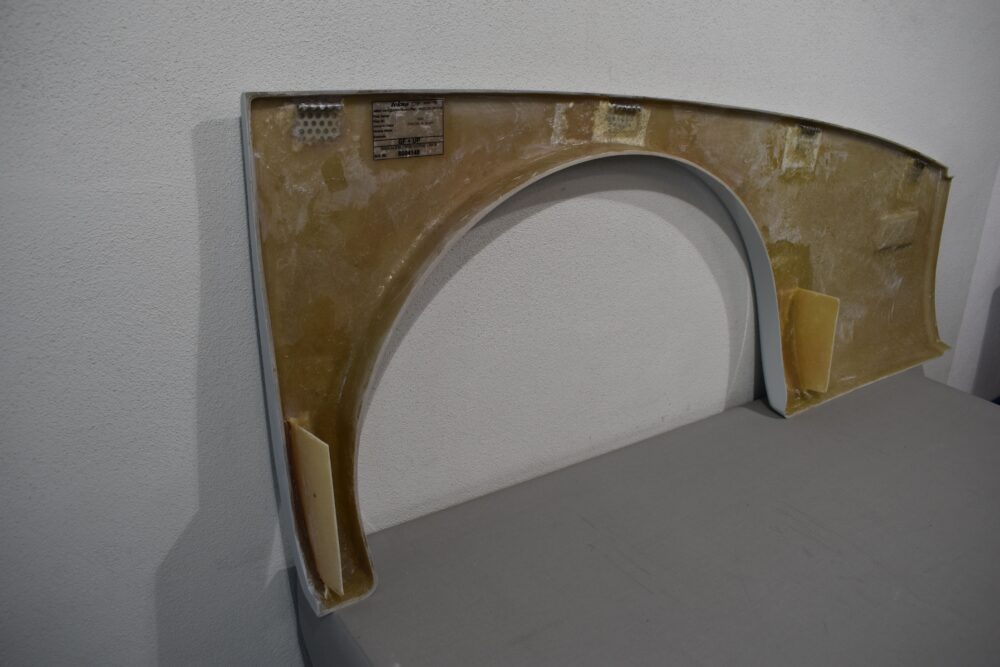 Niesmann und Bischoff Radlaufblende vorne links 1625x601x59 – Bild 8