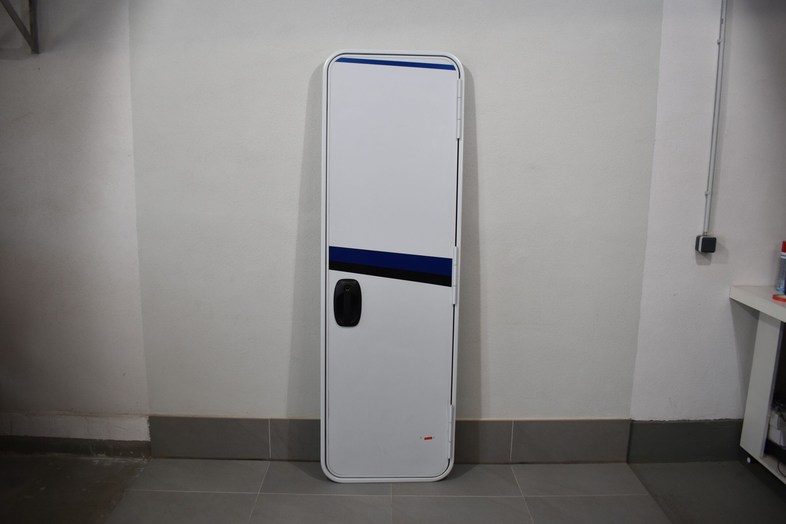 Aufbautür mit Rahmen; weiß / blau; 1970x625mm