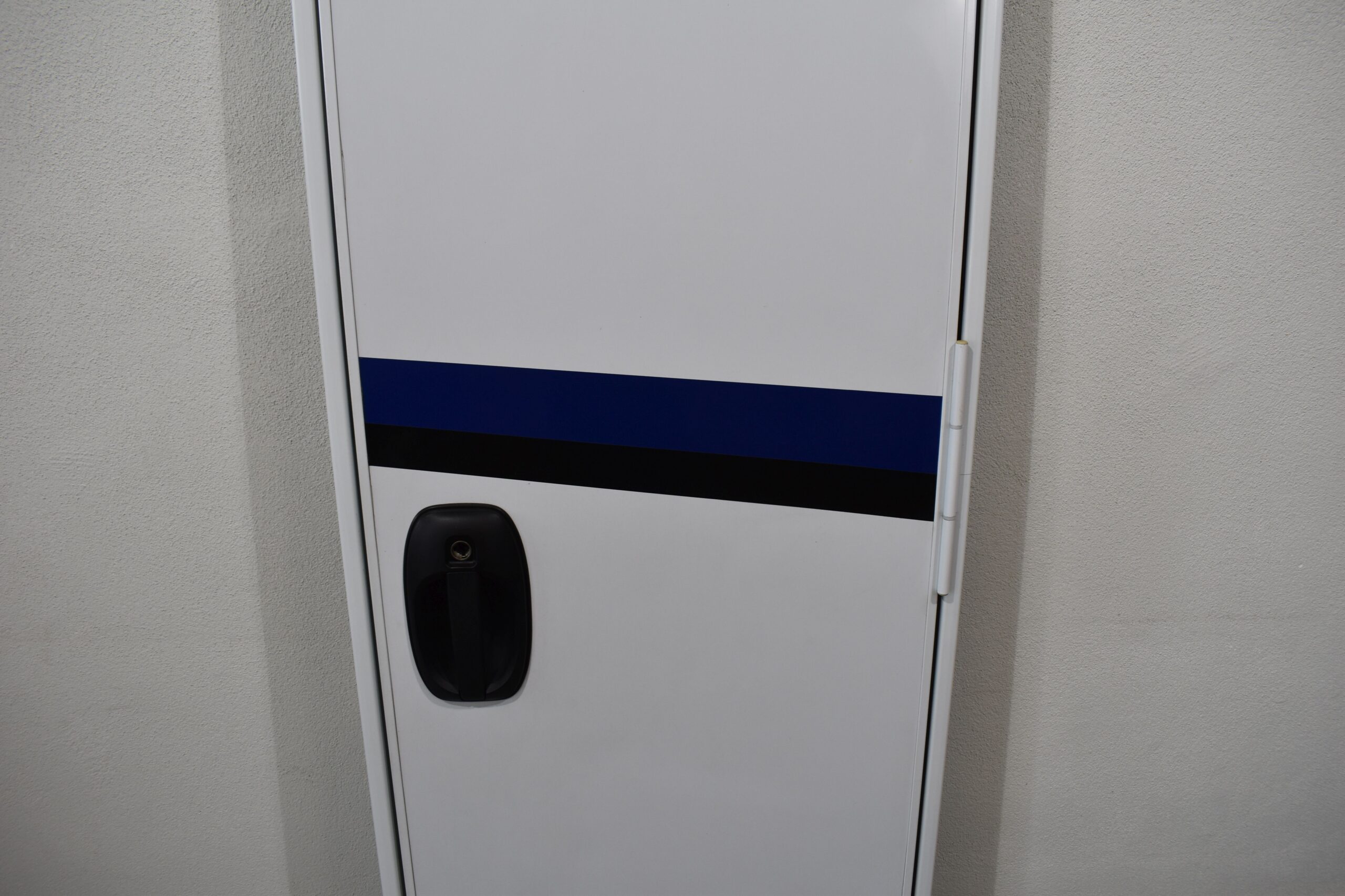 Aufbautür mit Rahmen; weiß / blau; 1970x625mm – Bild 4