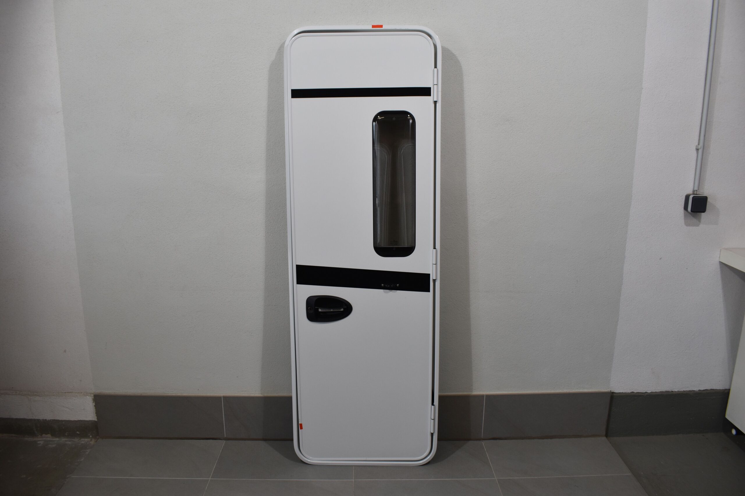 Niesmann und Bischoff Arto Tegos Aufbautür mit Rahmen; weiß/schwarz; 1820x615mm – Bild 2