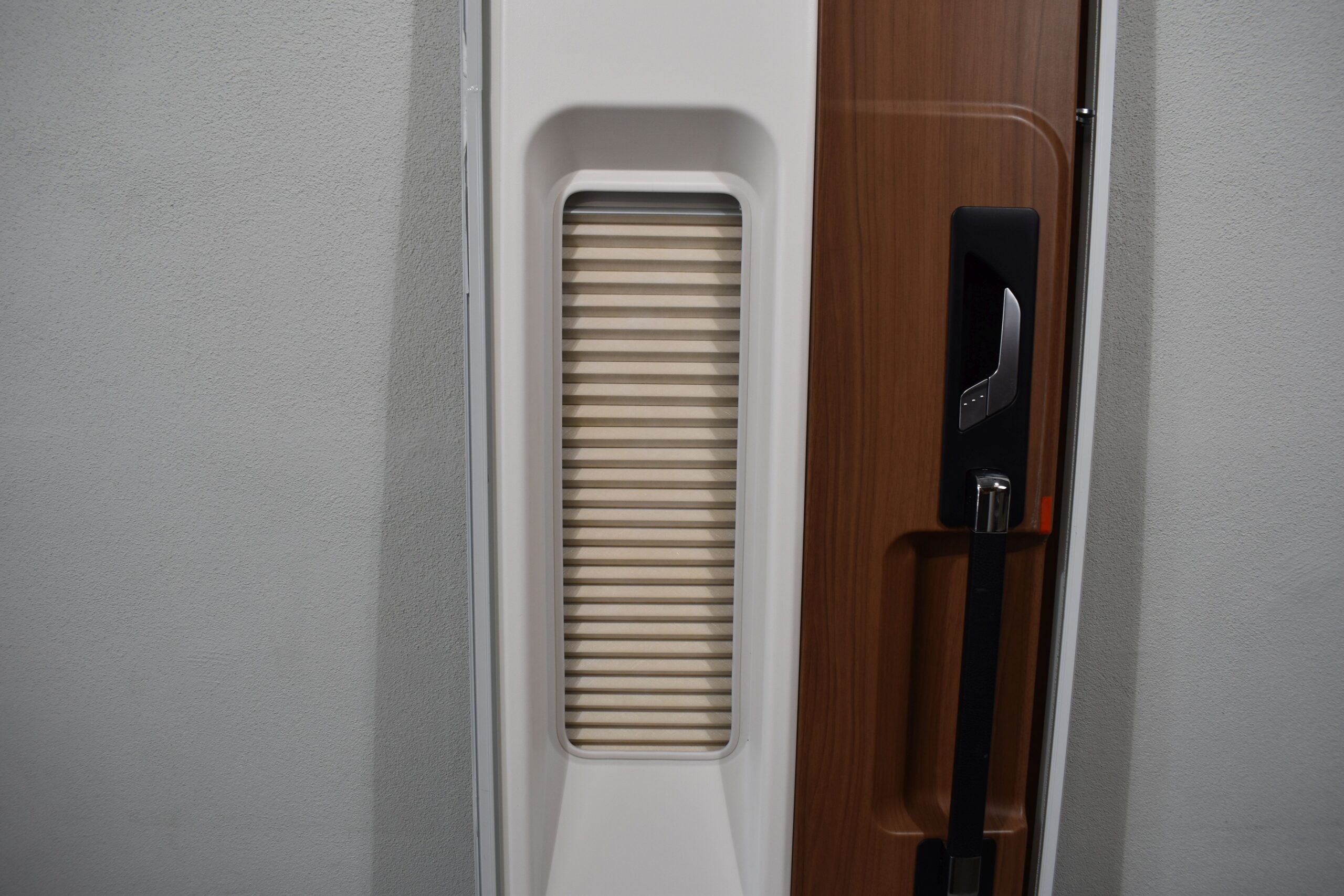 Niesmann und Bischoff Arto Tegos Aufbautür mit Rahmen; weiß/schwarz; 1820x615mm – Bild 13