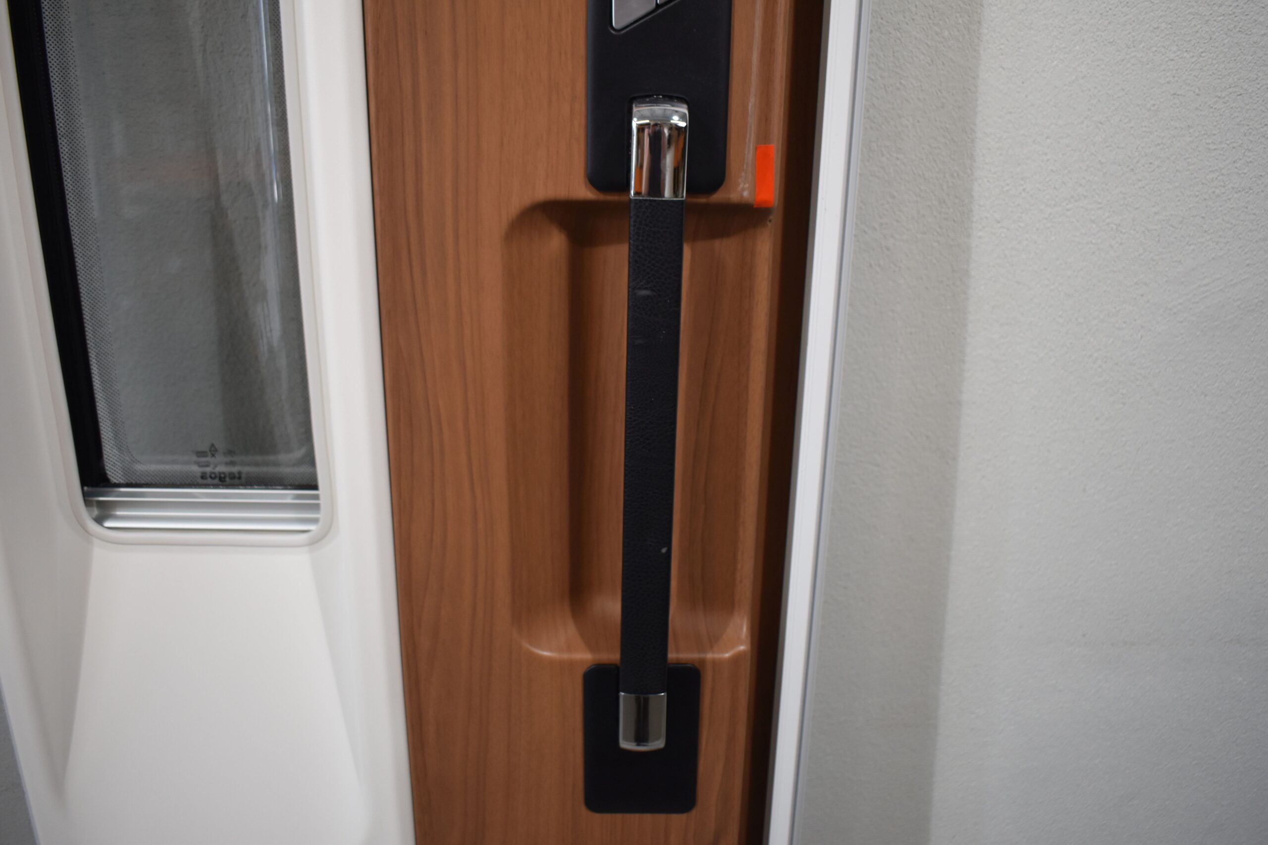 Niesmann und Bischoff Arto Tegos Aufbautür mit Rahmen; weiß/schwarz; 1820x615mm – Bild 16