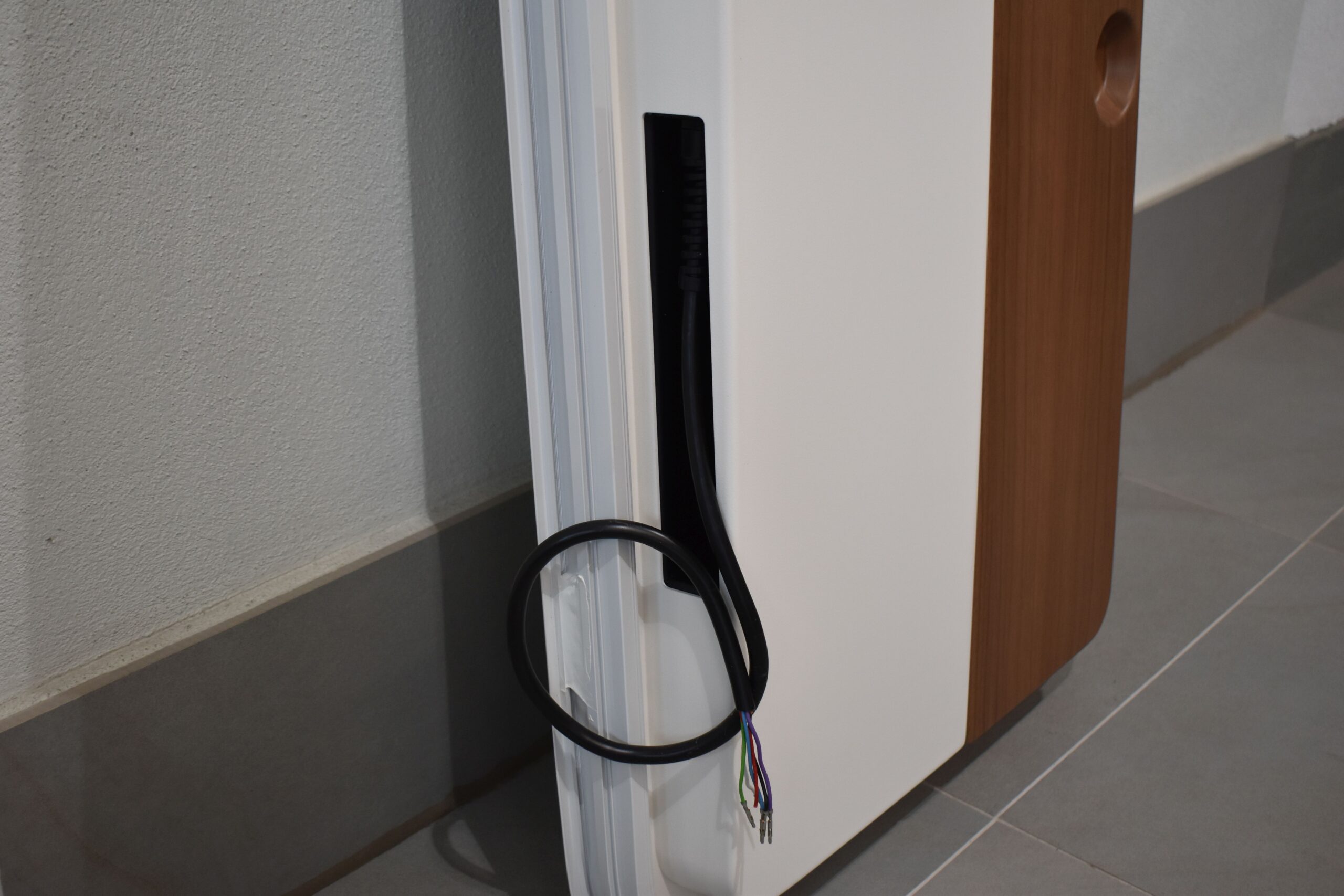 Niesmann und Bischoff Arto Tegos Aufbautür mit Rahmen; weiß/schwarz; 1820x615mm – Bild 19