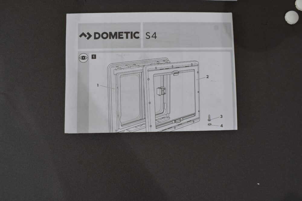 Dometic S4 Ausstellfenster mit Innenrahmen 1450x550mm – Bild 17