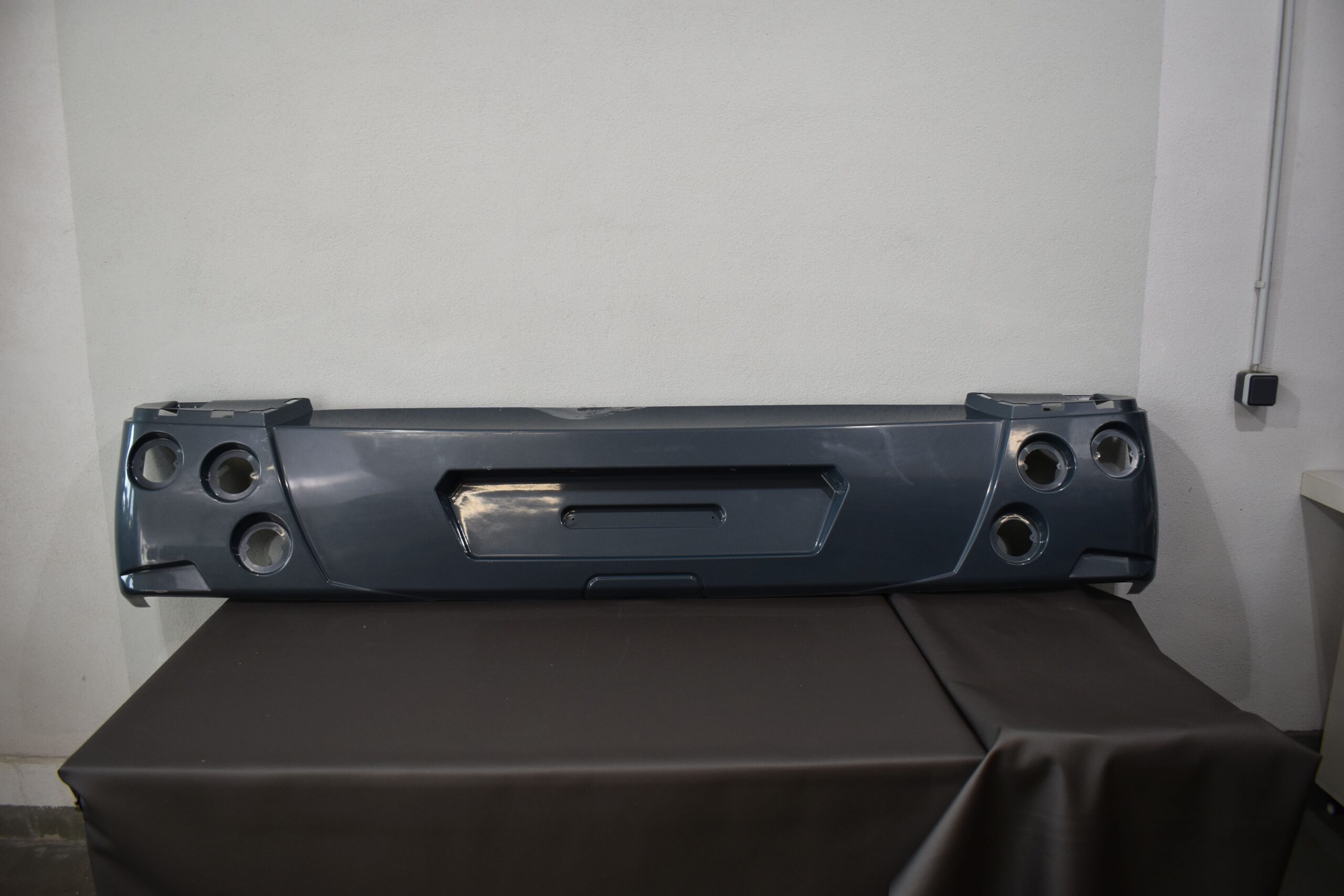 Heckstoßstange Wohnmobil grau; 2260x415mm