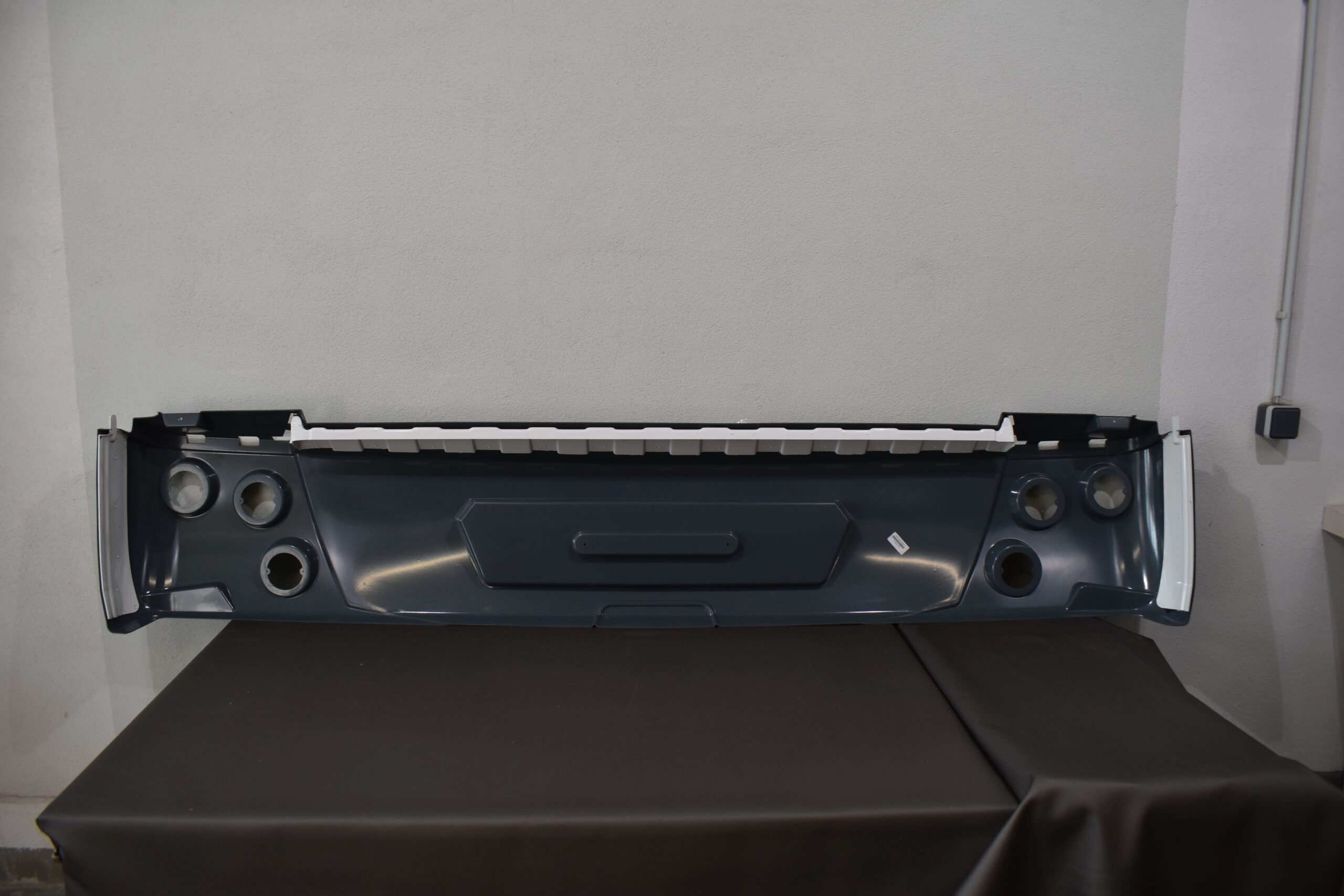 Heckstoßstange Wohnmobil grau; 2260x415mm – Bild 8