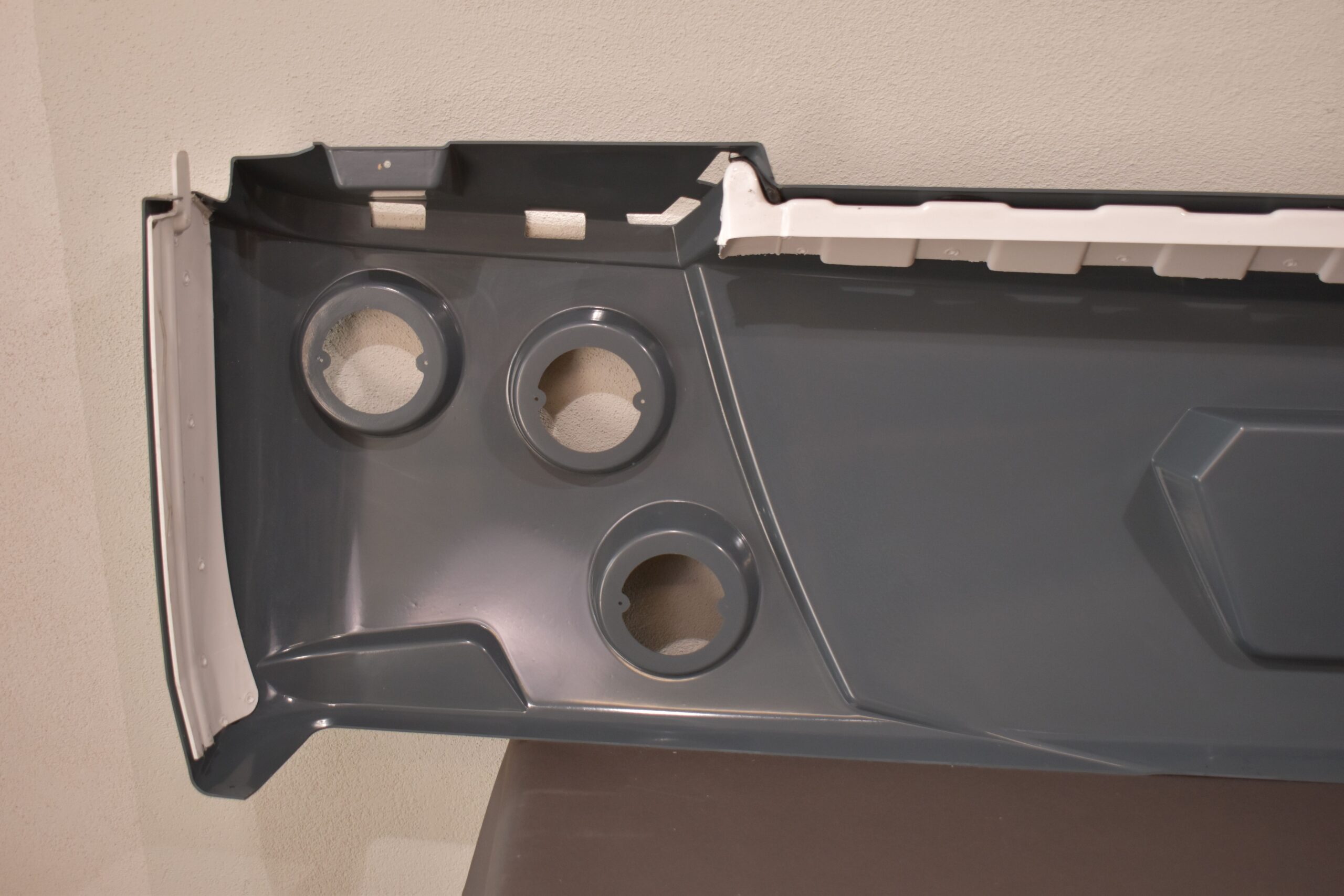 Heckstoßstange Wohnmobil grau; 2260x415mm – Bild 9
