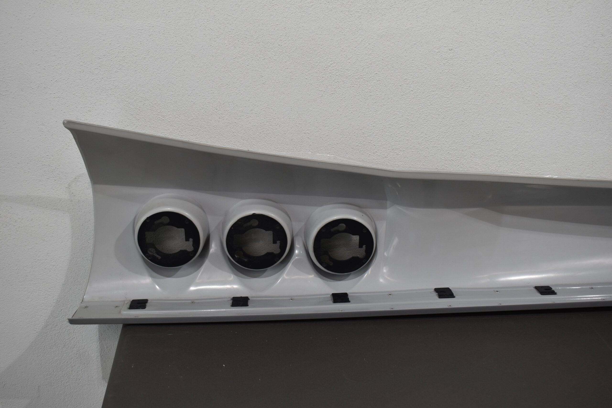 Eura Mobil Leuchtenträger / Heckverkleidung grau – Bild 6