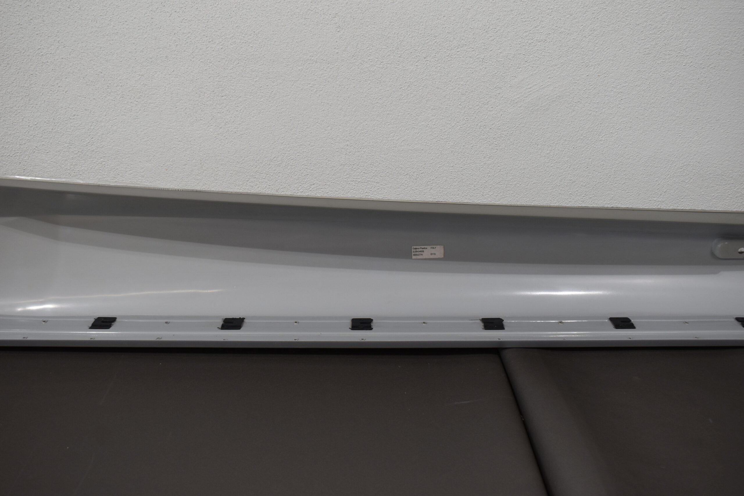 Eura Mobil Leuchtenträger / Heckverkleidung grau – Bild 7