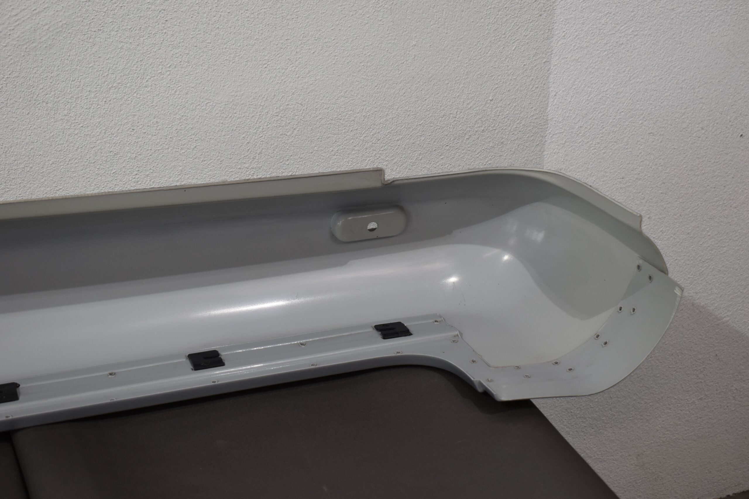 Eura Mobil Leuchtenträger / Heckverkleidung grau – Bild 8