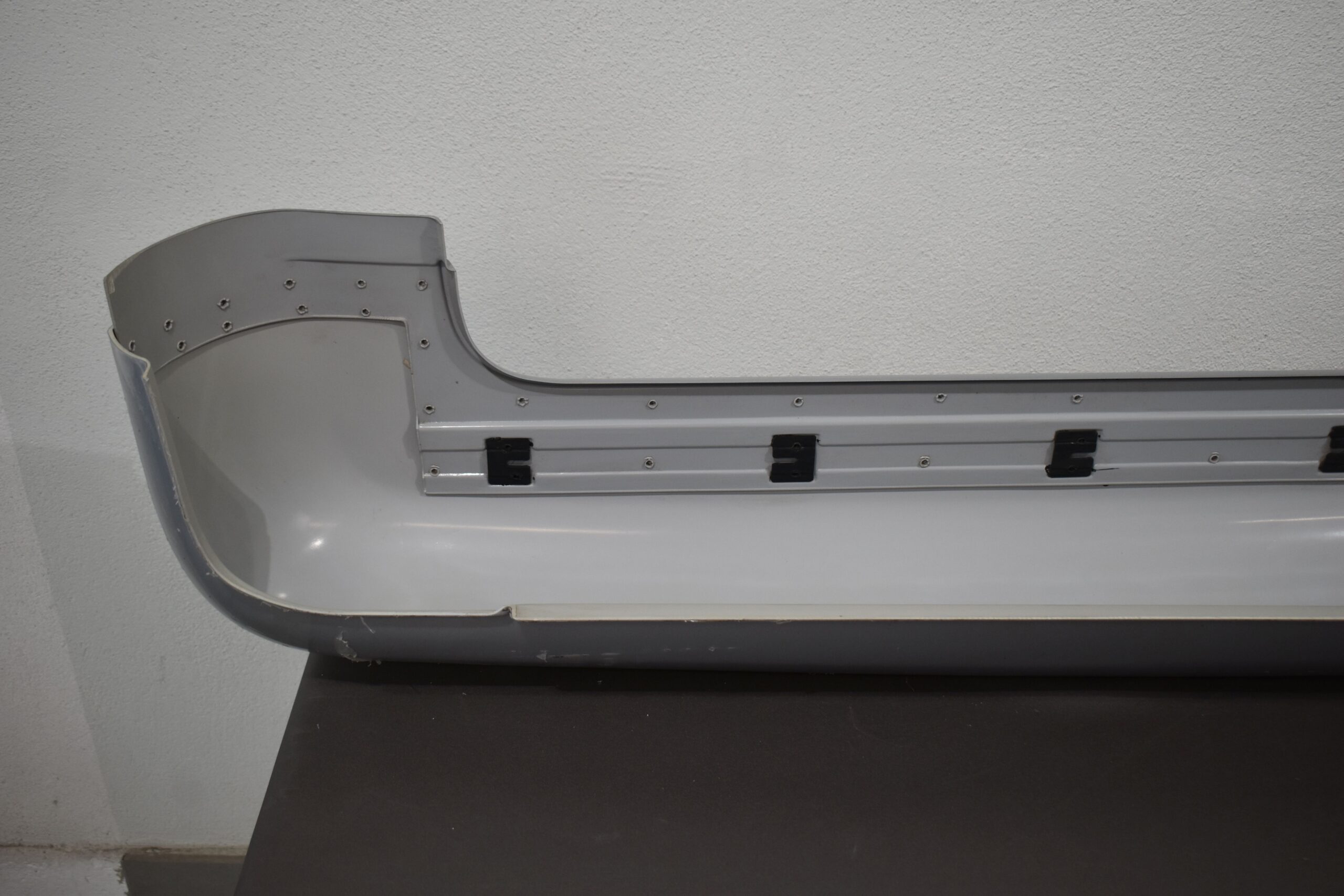 Eura Mobil Leuchtenträger / Heckverkleidung grau – Bild 11